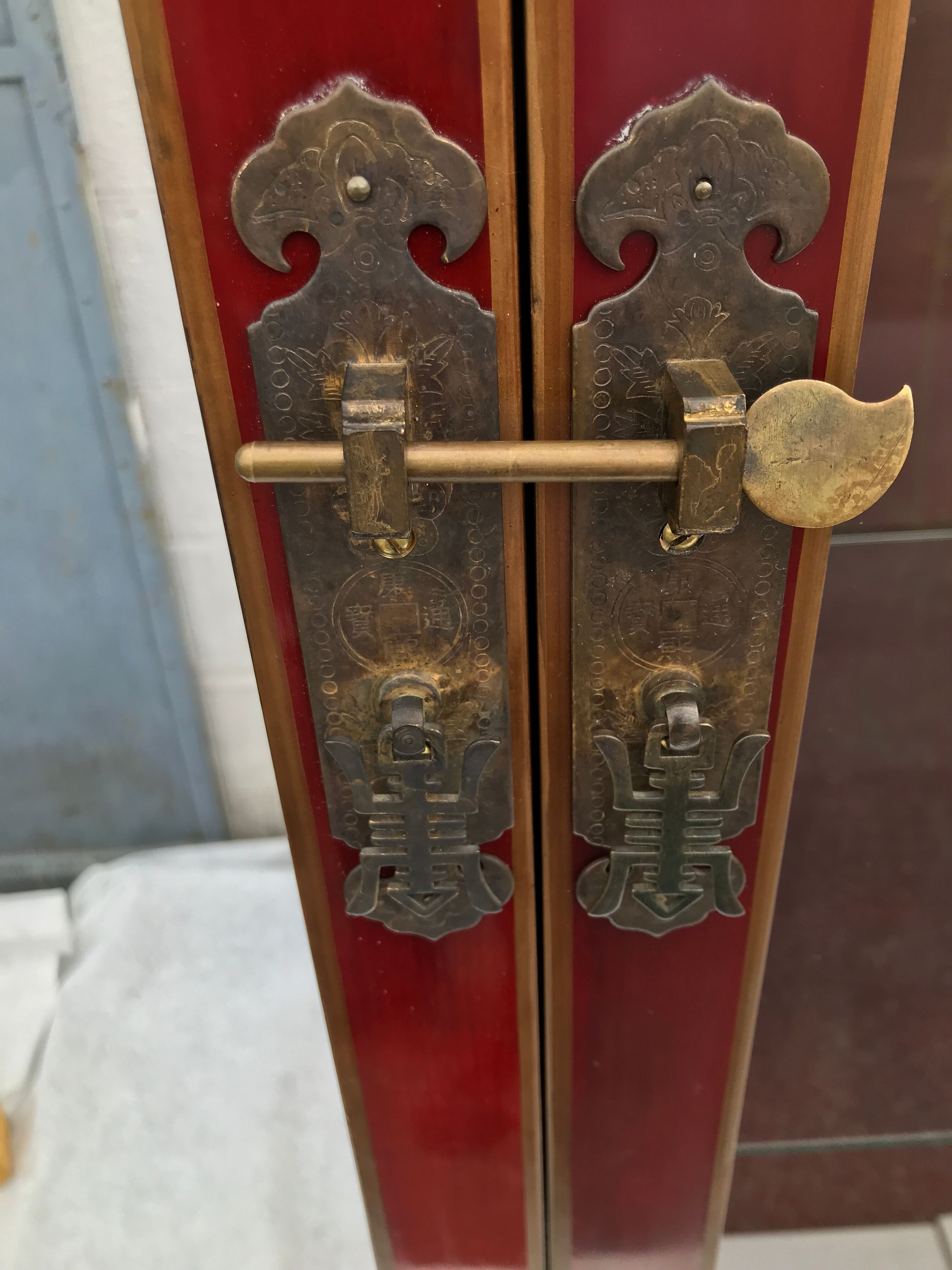 Vintage Chinese showcase