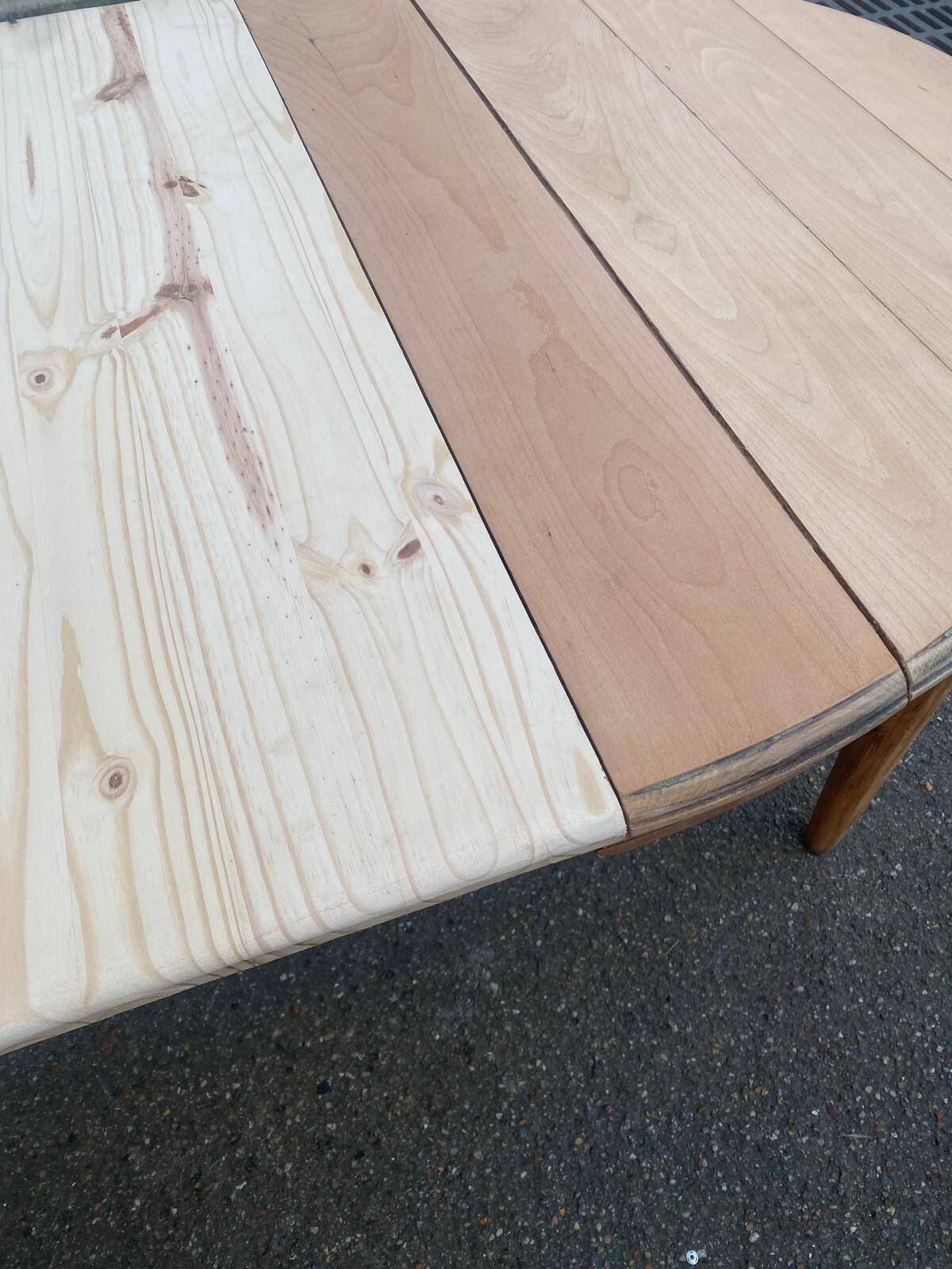 Renovated Louis Philippe round extendable dining table from the 18th century, 205cm.