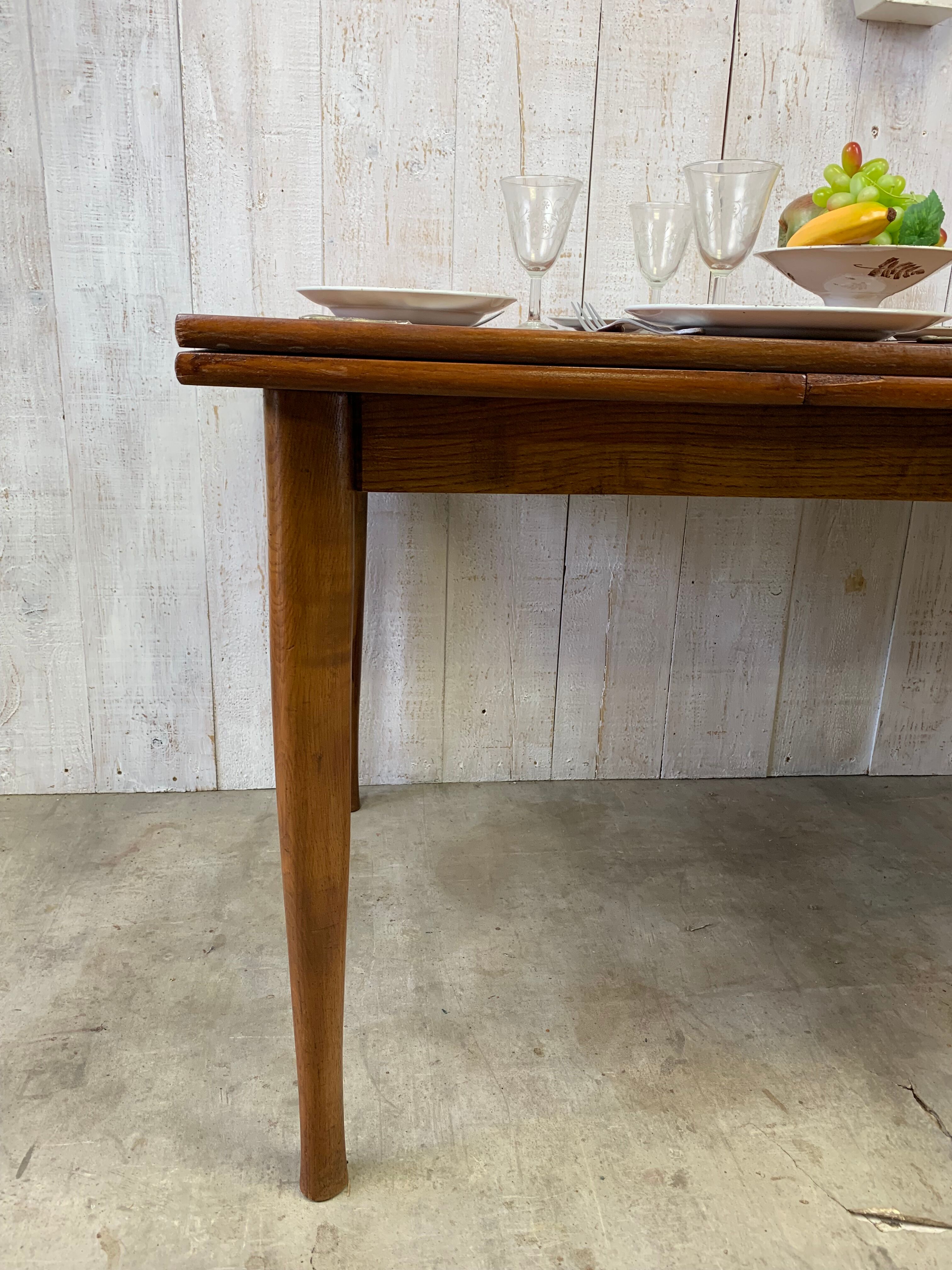 Vintage extendable table