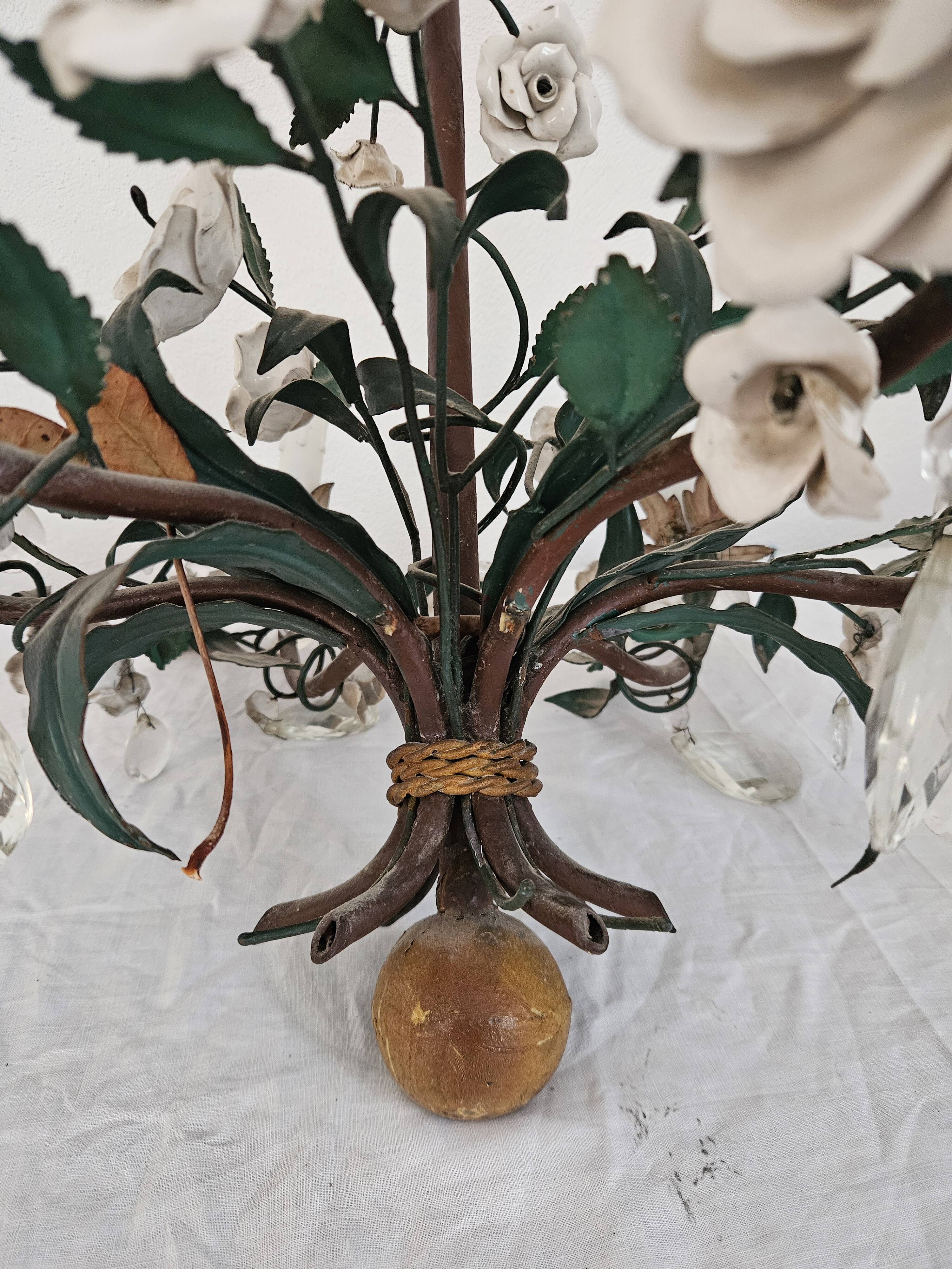 Chandelier with floral decoration