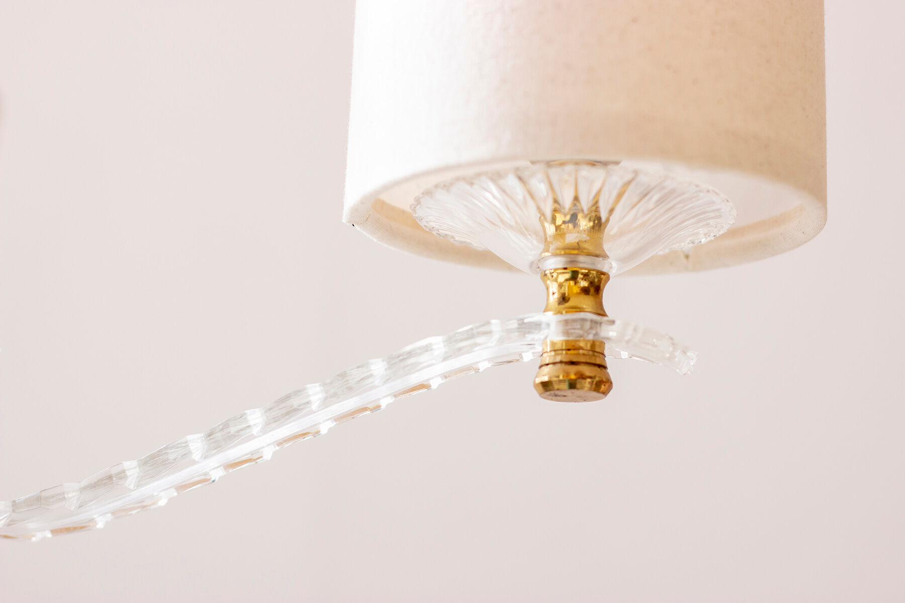Suspension tropicale en plexiglass et laiton