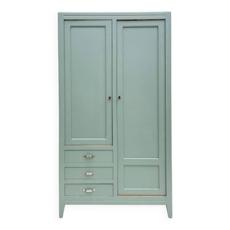 Armoire parisienne