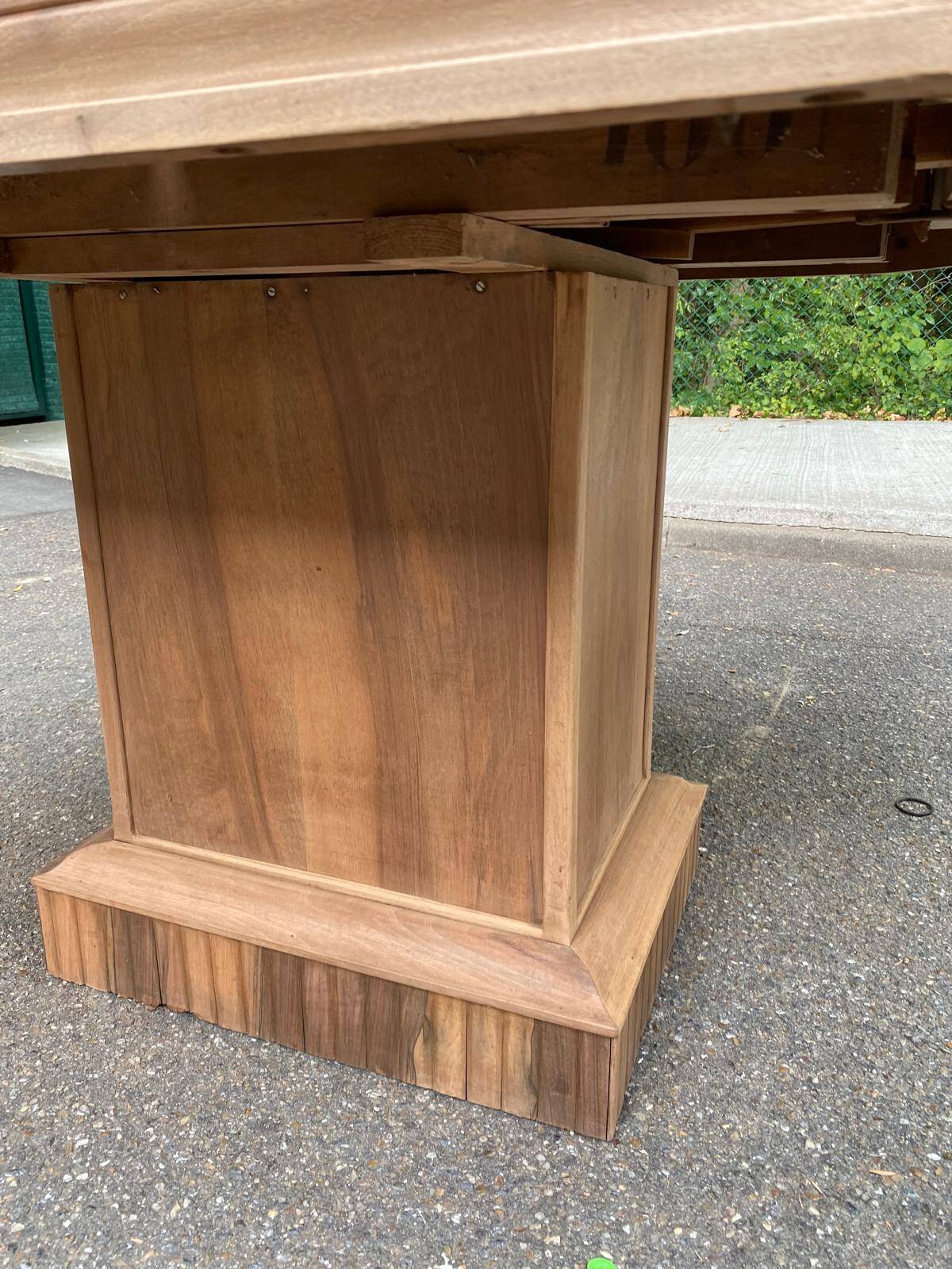 Art Deco extendable dining table renovated in solid walnut with a central leg 193.