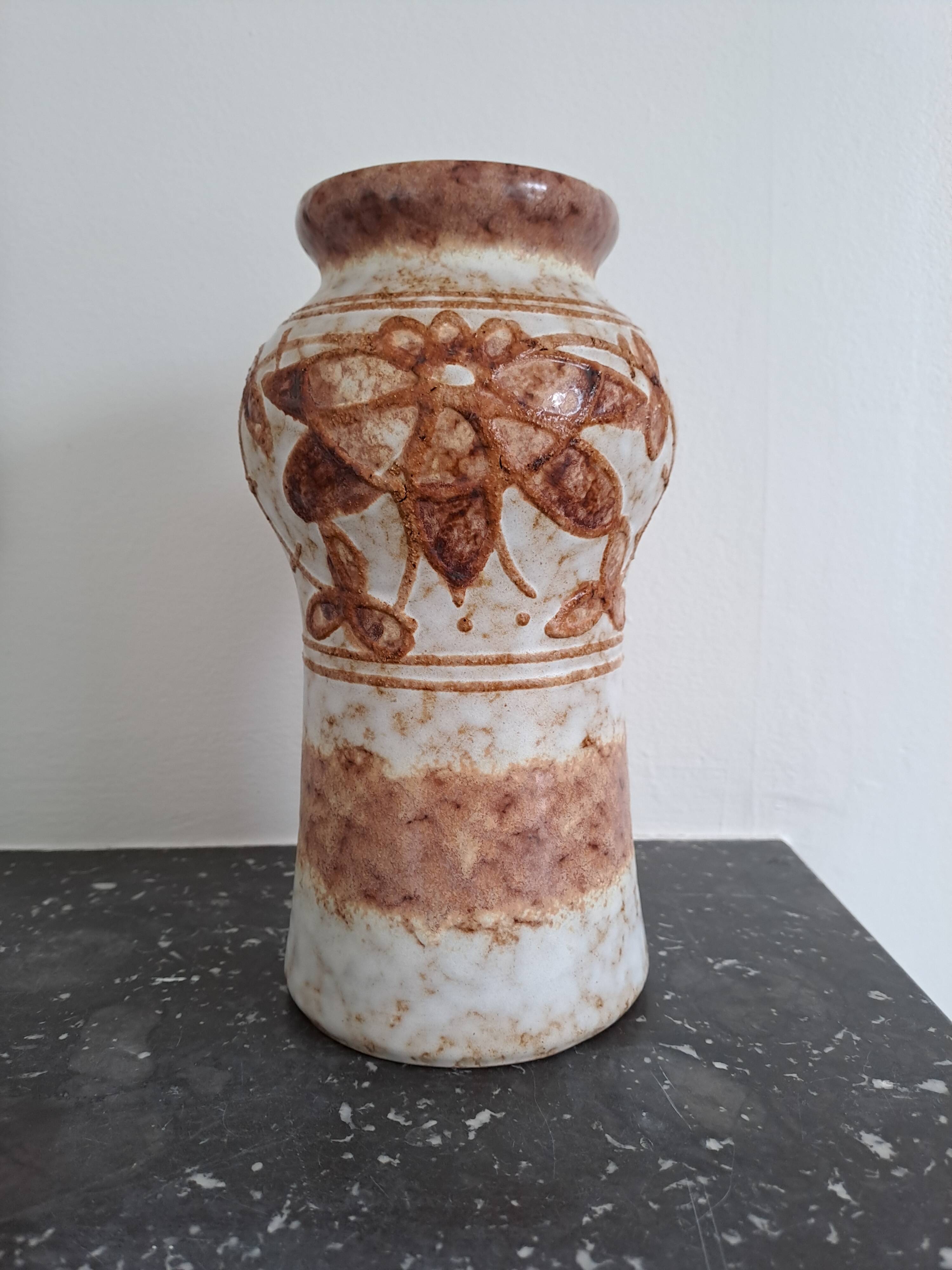Strehla vase from the 1960s/70s (ex-East Germany). Relief decoration with a lava-like pattern.