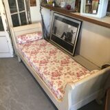 Large daybed