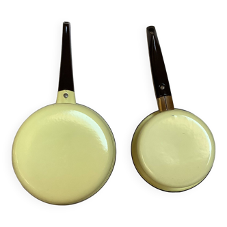 Pair of yellow enameled saucepans