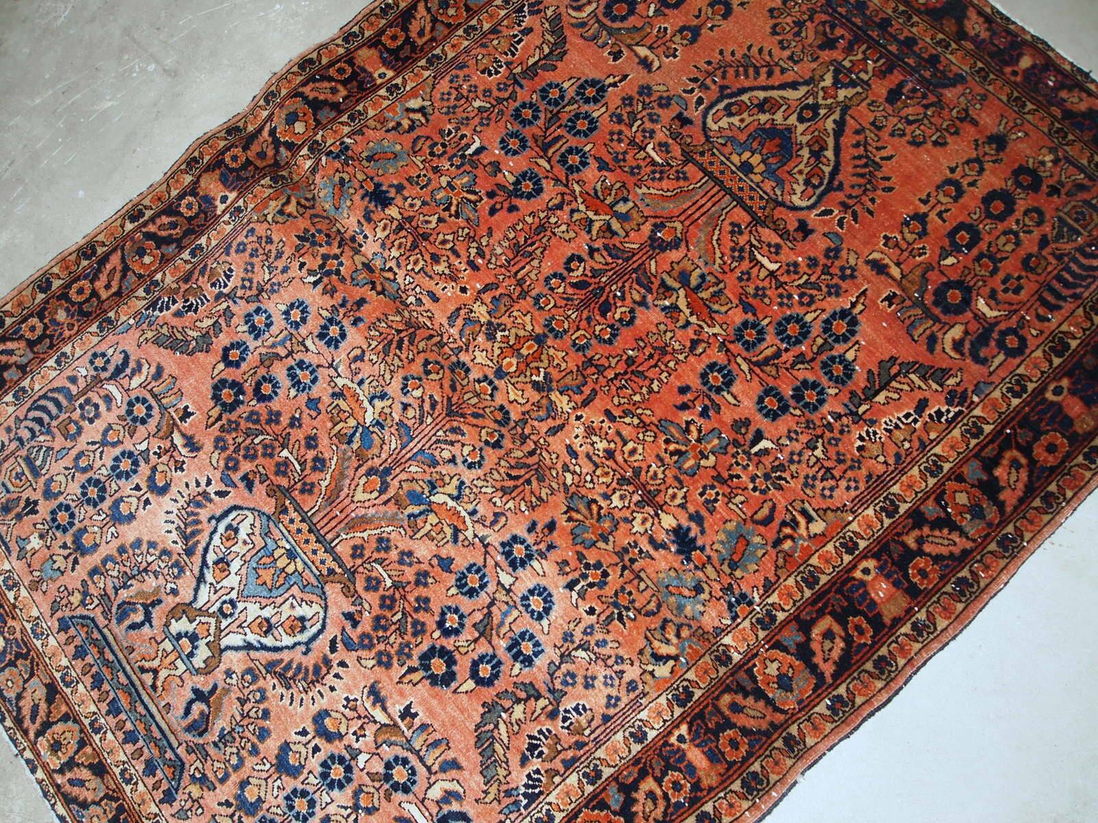 Handmade antique Persian Sarouk rug 109cm x 164cm 1920s - 1B747