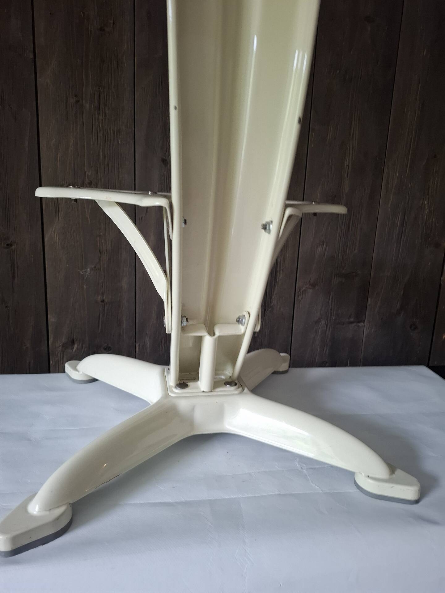 Tabouret  Lotus Yasu Sasamoto  Dulton Co. Ltd.