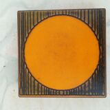 Pop ceramic dish underside