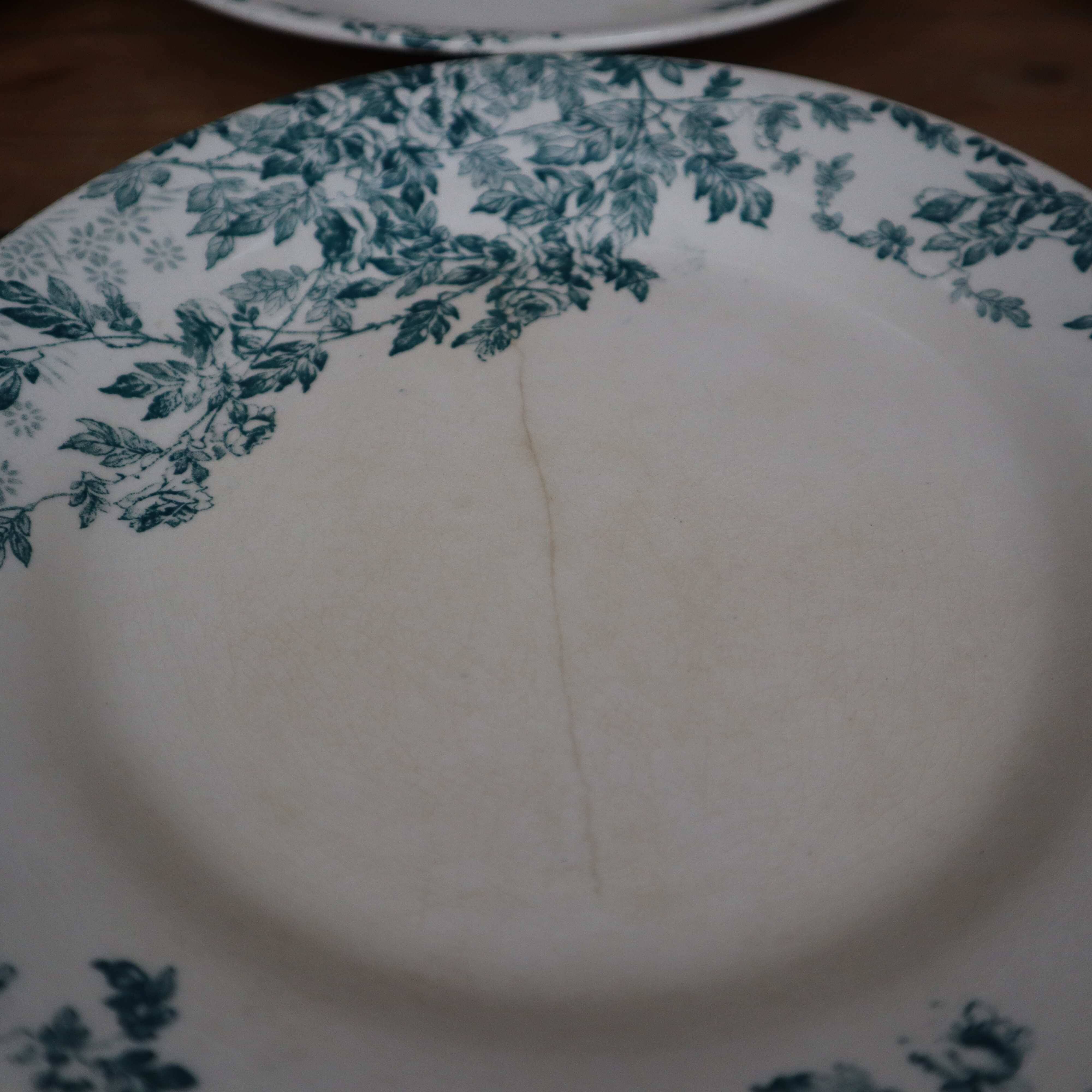 8 Flat plates Terre de fer Creil & Montereau