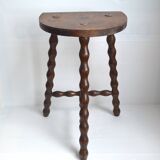 Tabouret tripode en bois perlé