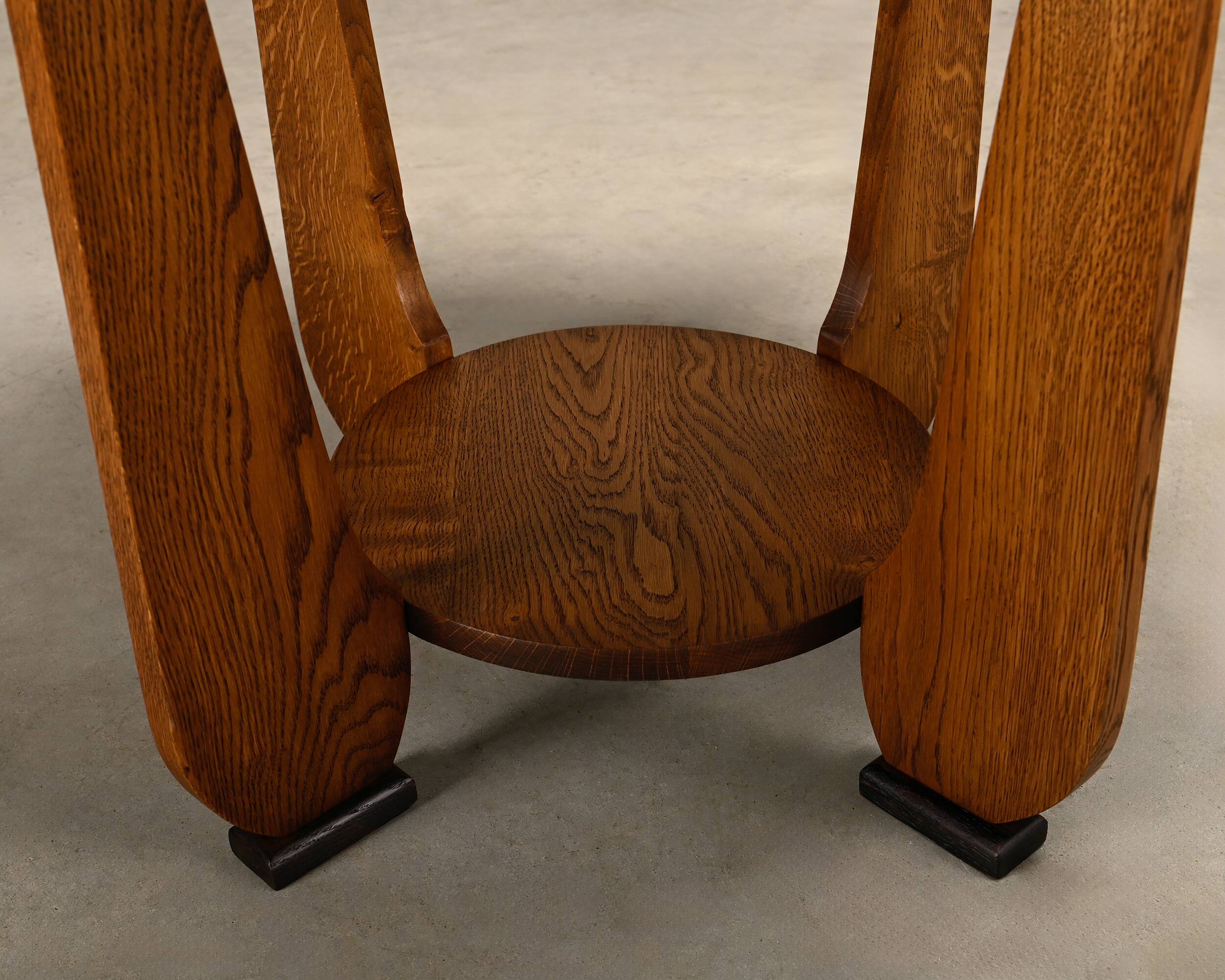 Table d'appoint Art Déco et Arts & Crafts néerlandaise en chêne massif, années 1930.