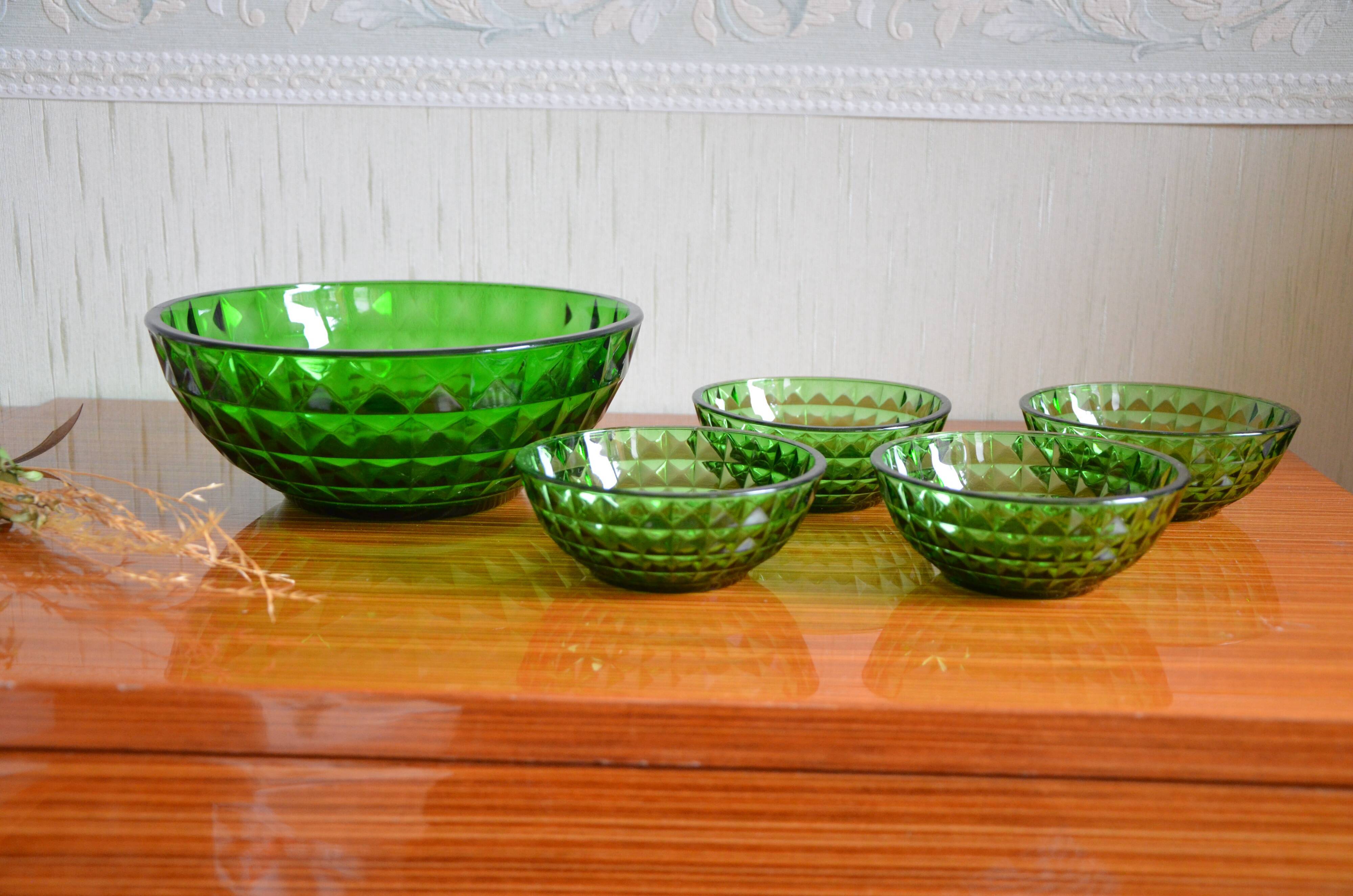 Lot of 4 cups and a green molded glass bowl
