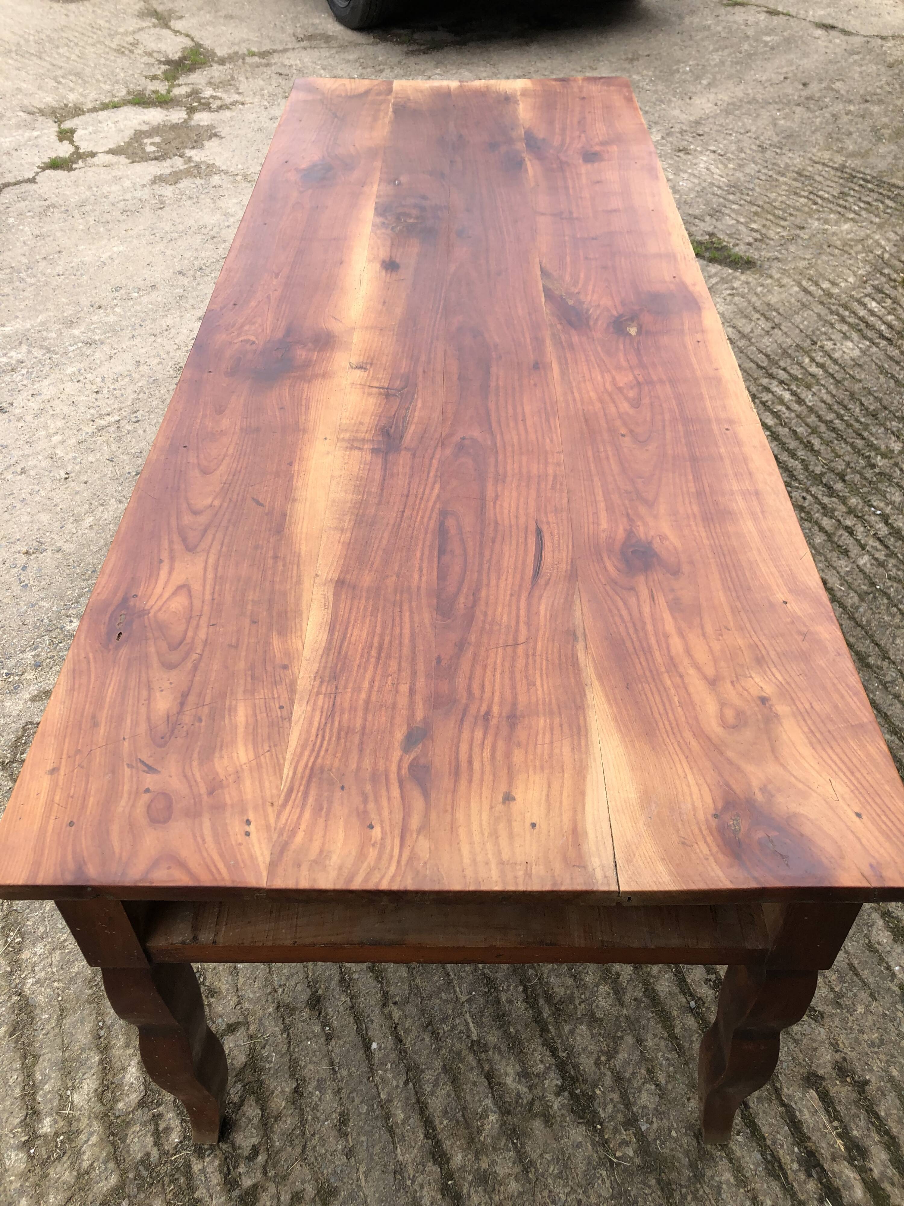 Table de ferme ancienne en cerisier massif avec 2 tiroirs et une tirette