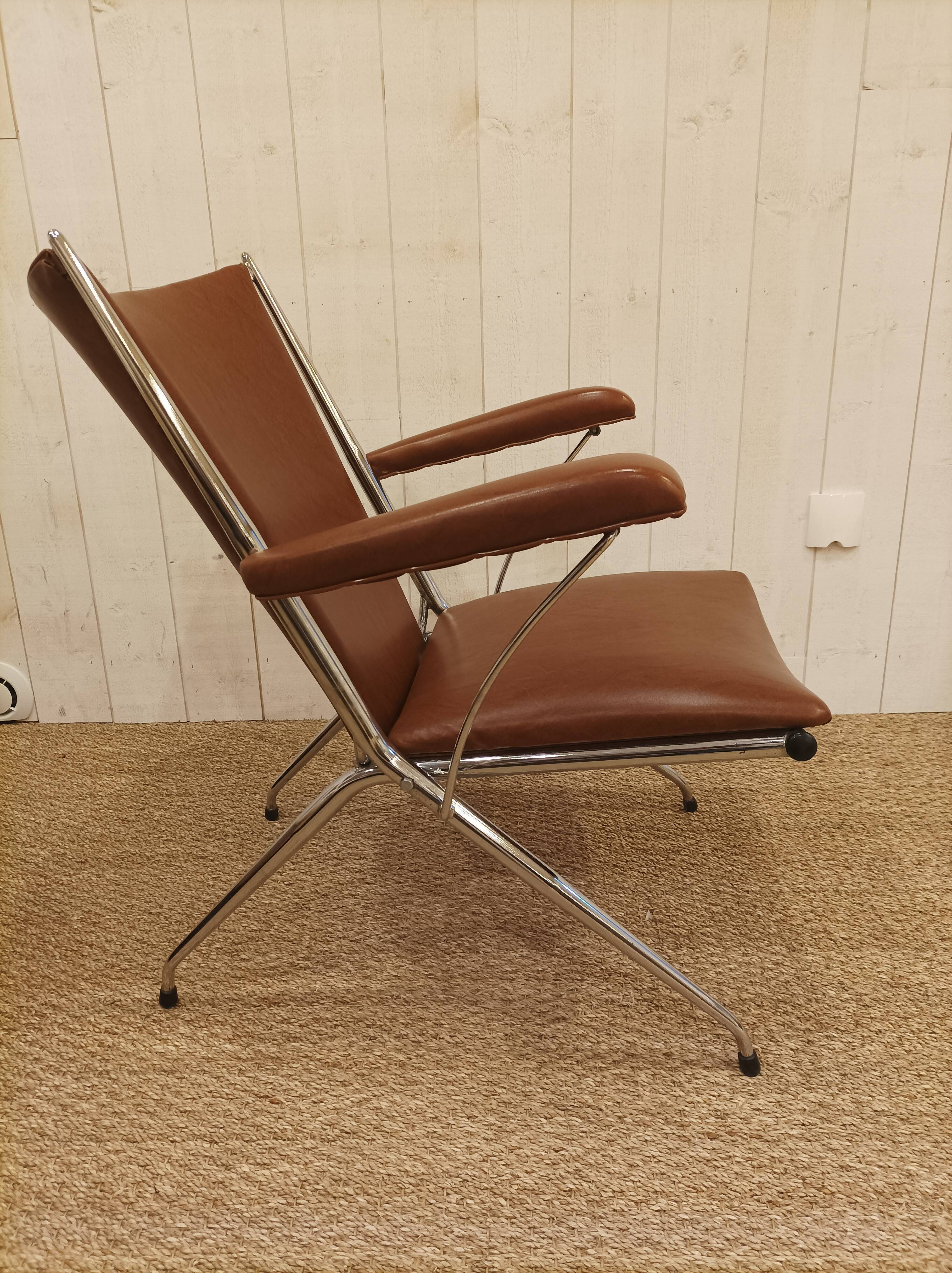 Leatherette folding armchair