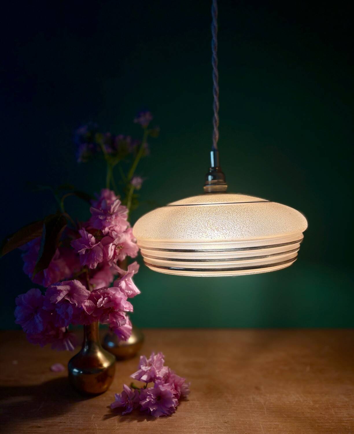 Suspension vintage lampshade in frosted yellow and gold glass