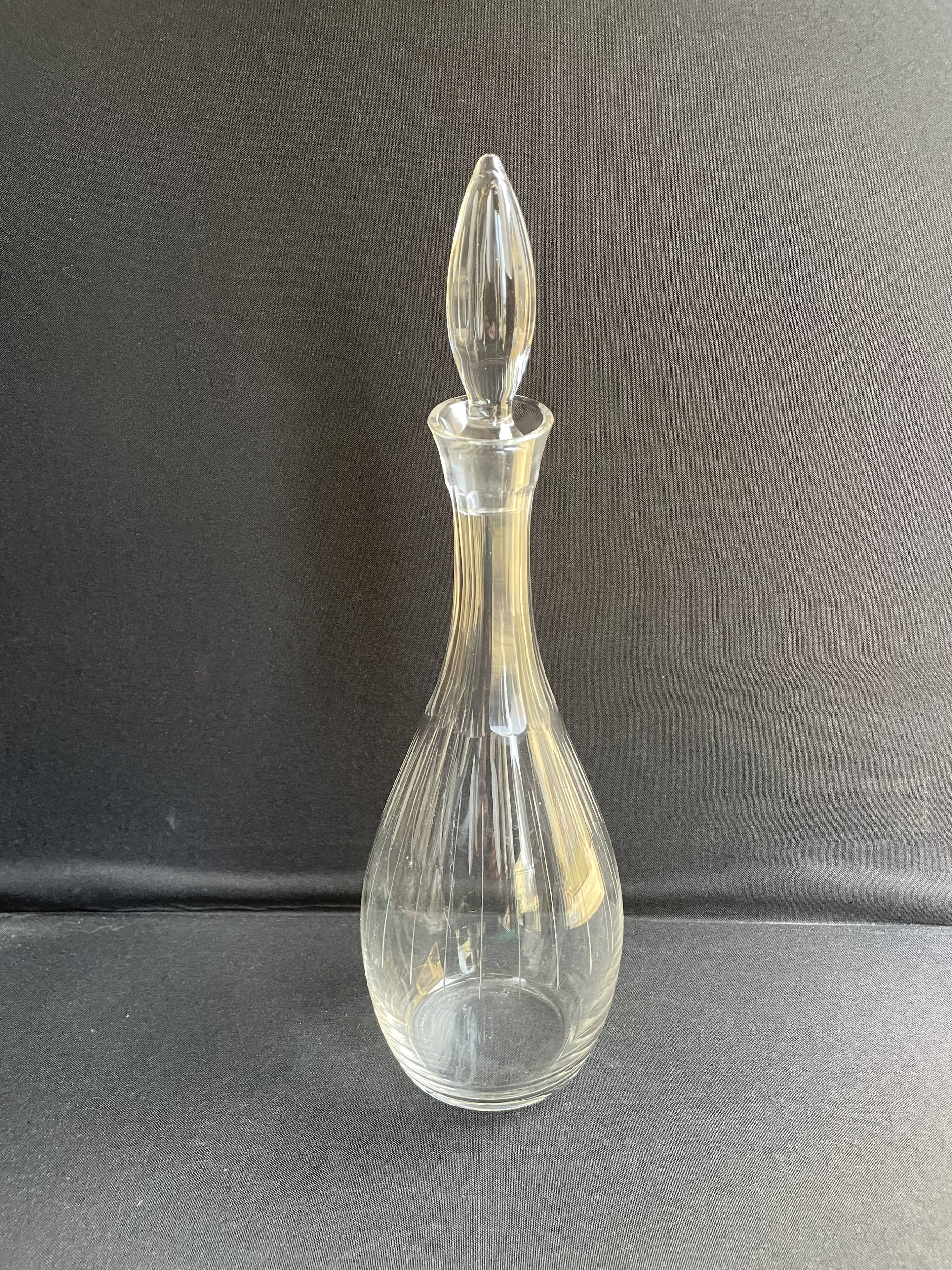 Carafe en cristal soufflé et taillé