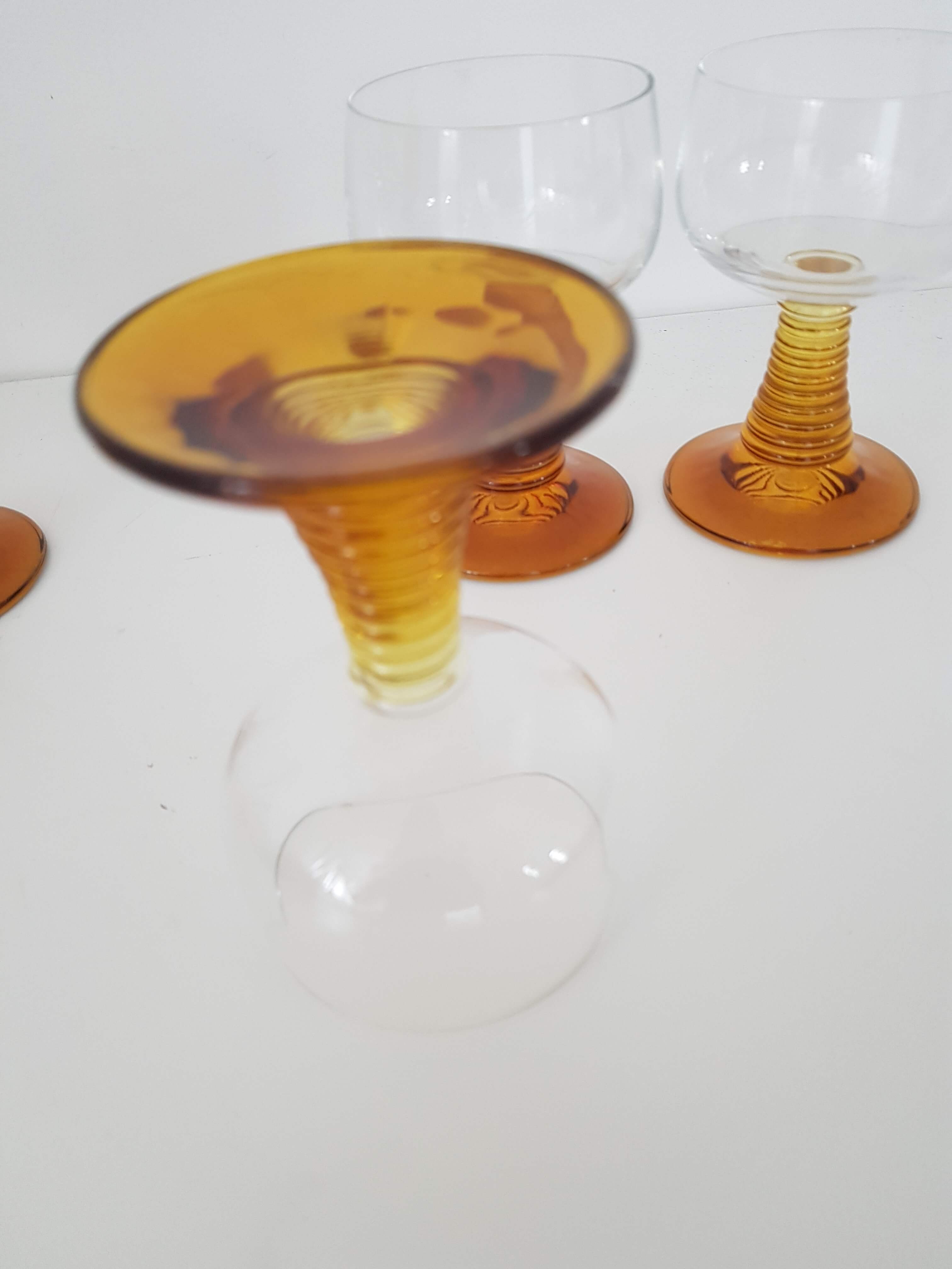 4 vintage foot glasses