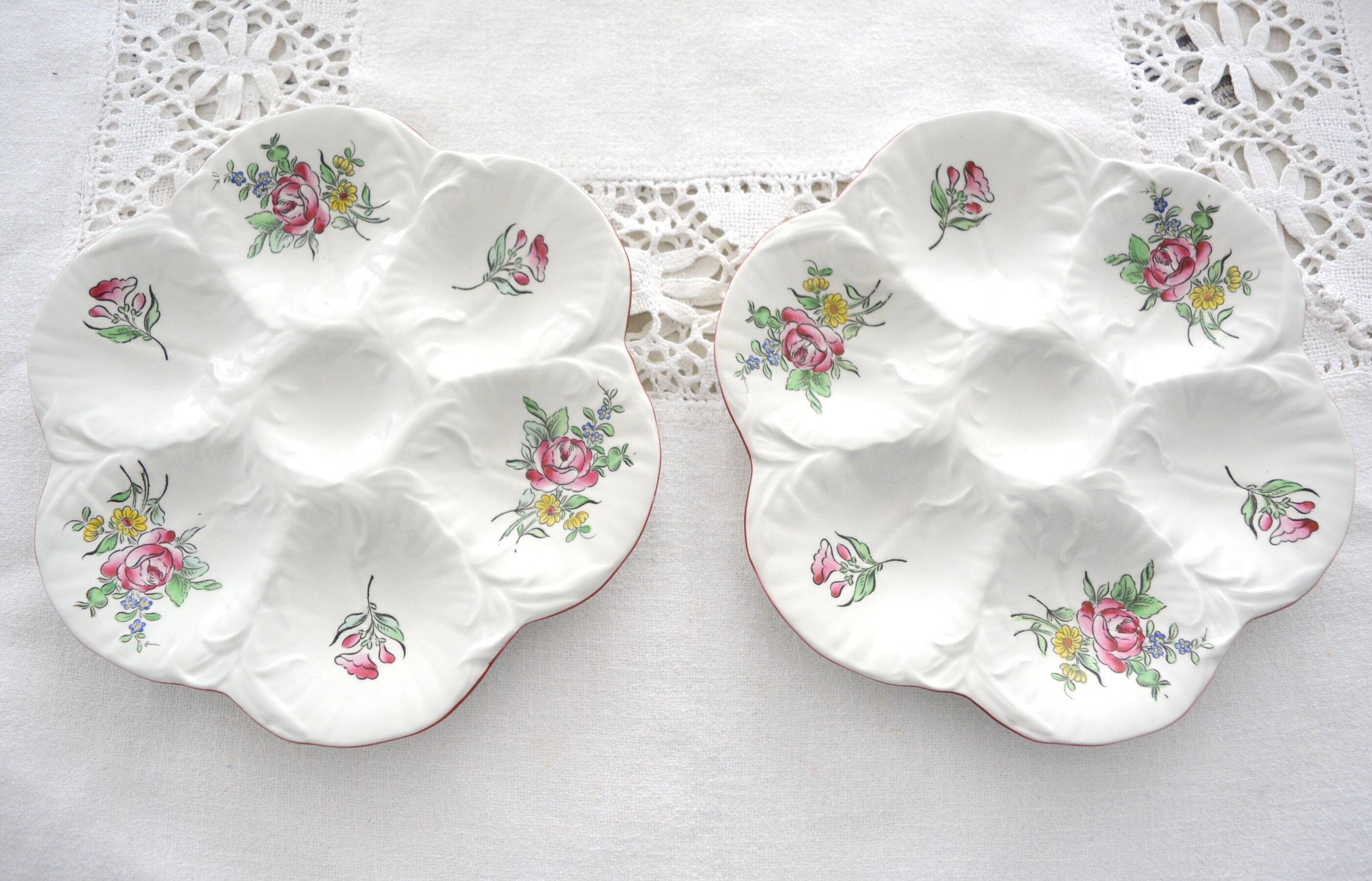Pair of oyster plates, ceramic, flowers