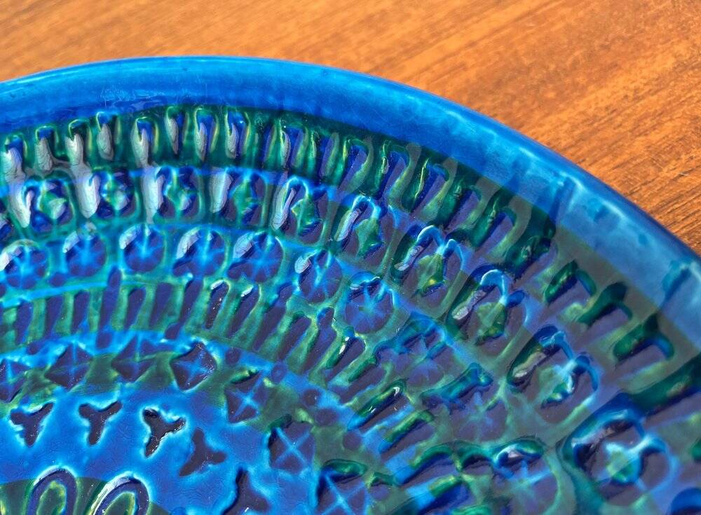 Large wall plate Rimini Blu Italian mid-century by Aldo Londi for Bitossi, 1960s.