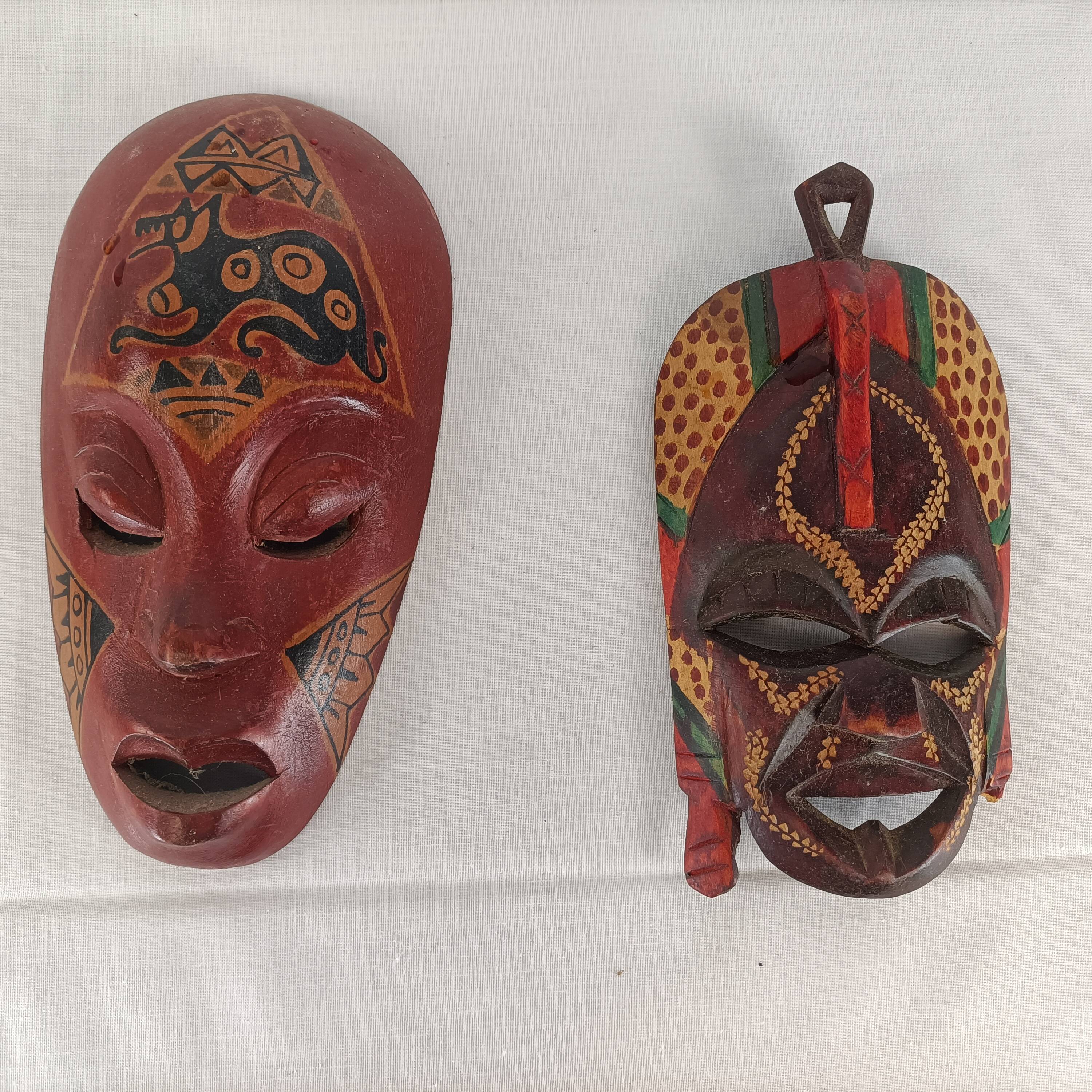 Set of decorative African Indonesian tribal masks Z015