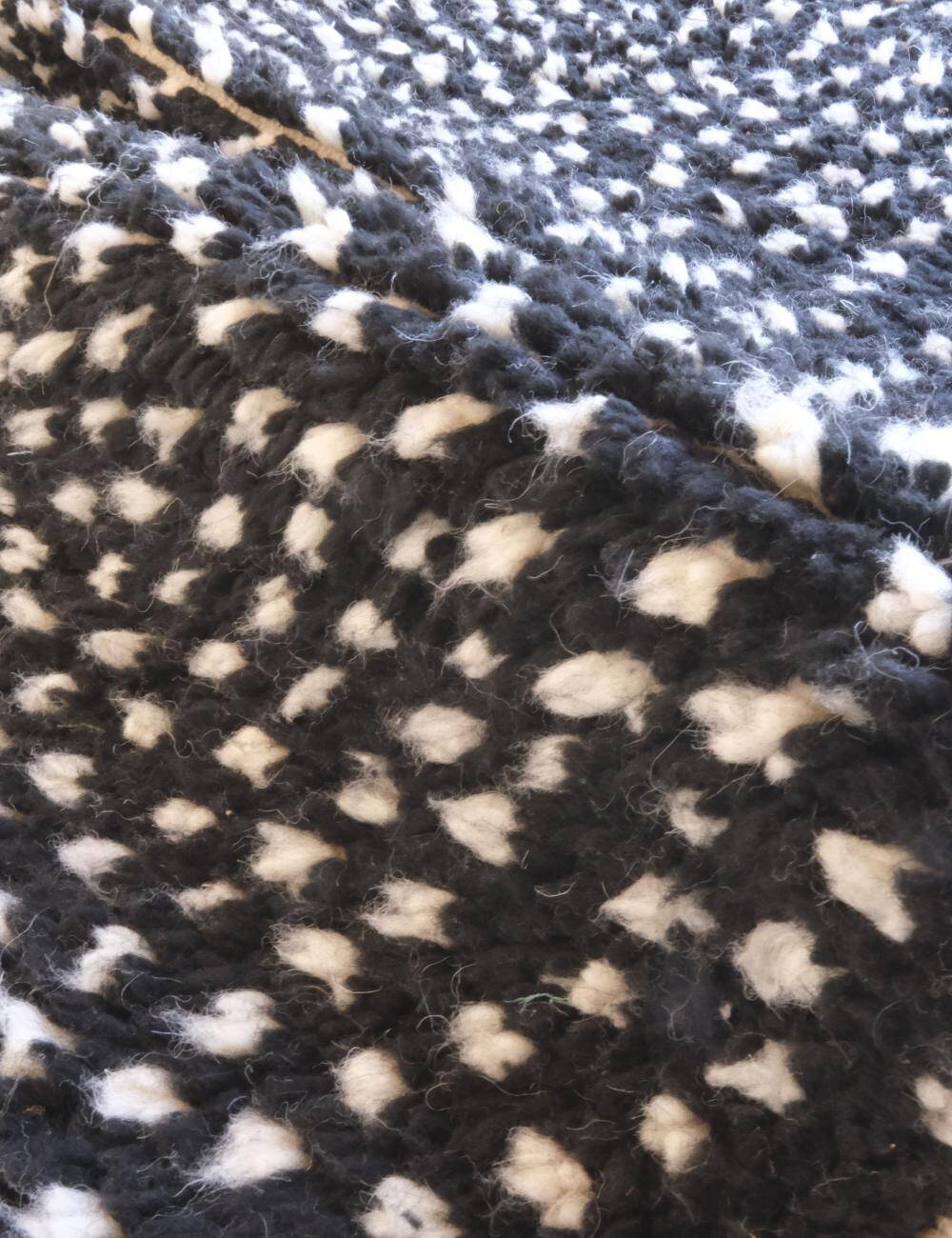 Tapis Noir à pois - 304 x 225 cm
