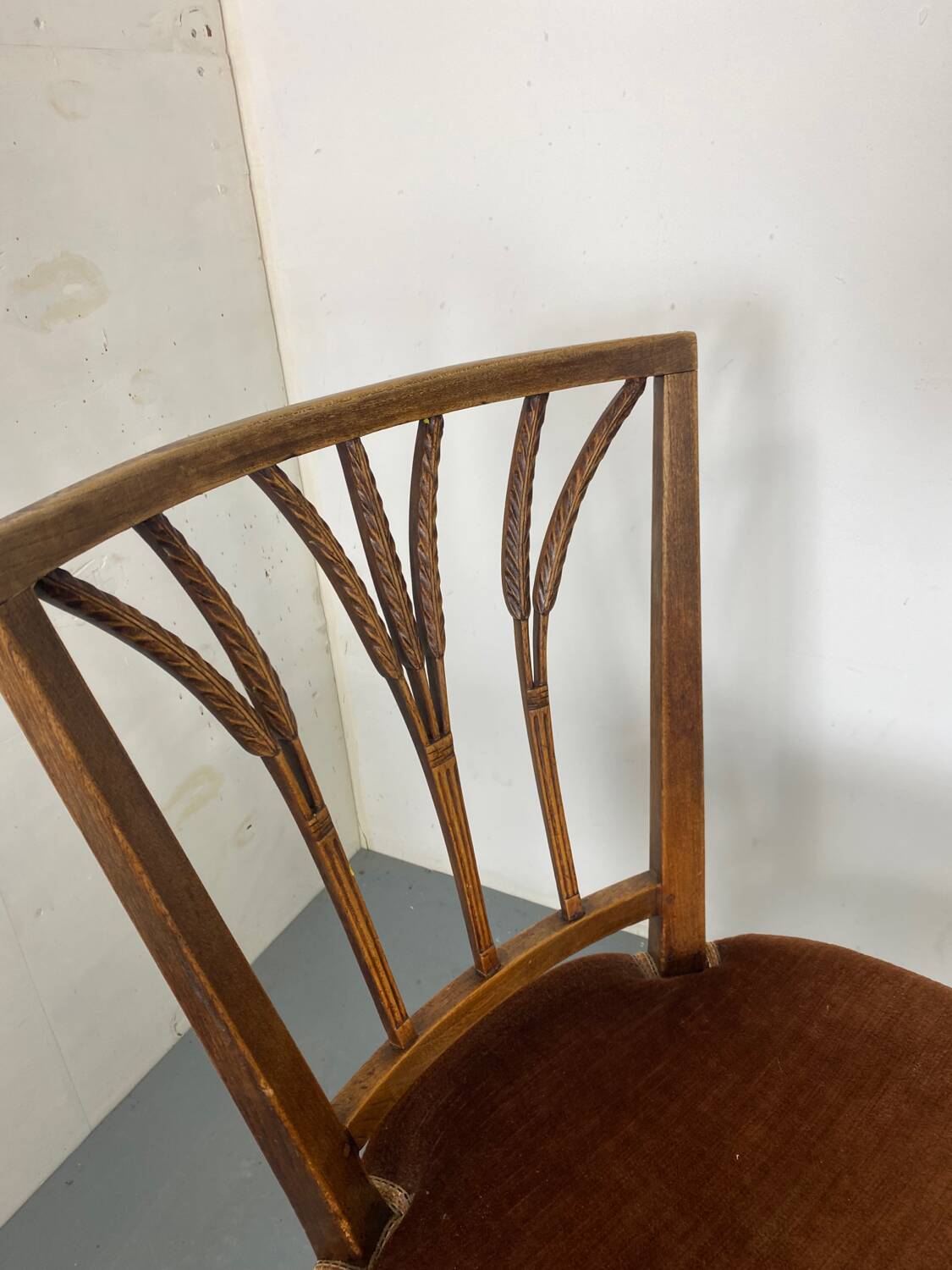 Chaises de salle à manger ou d'appoint vintage éclectiques Regency en chêne et velours en épi de blé