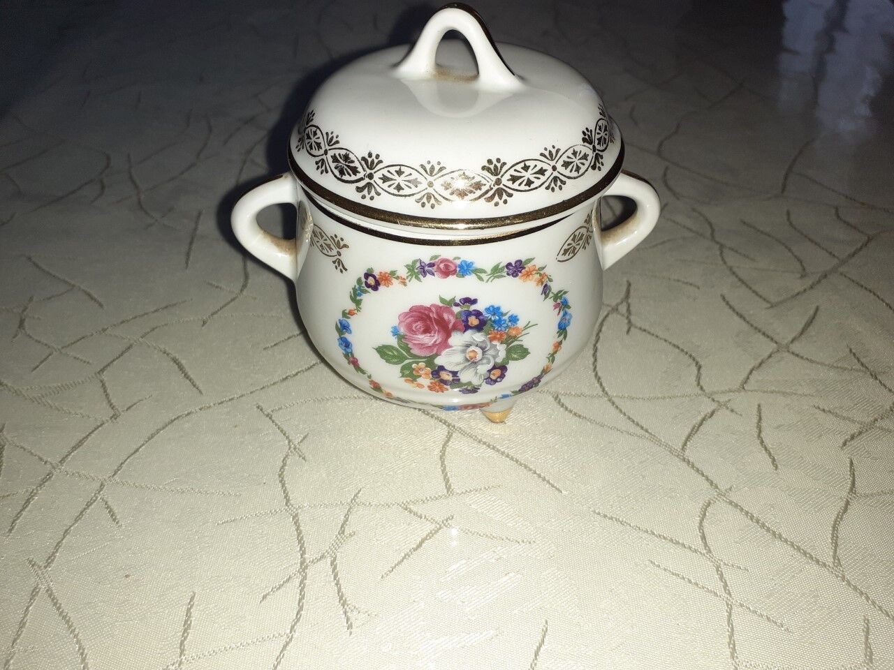 Porcelain jewelry box