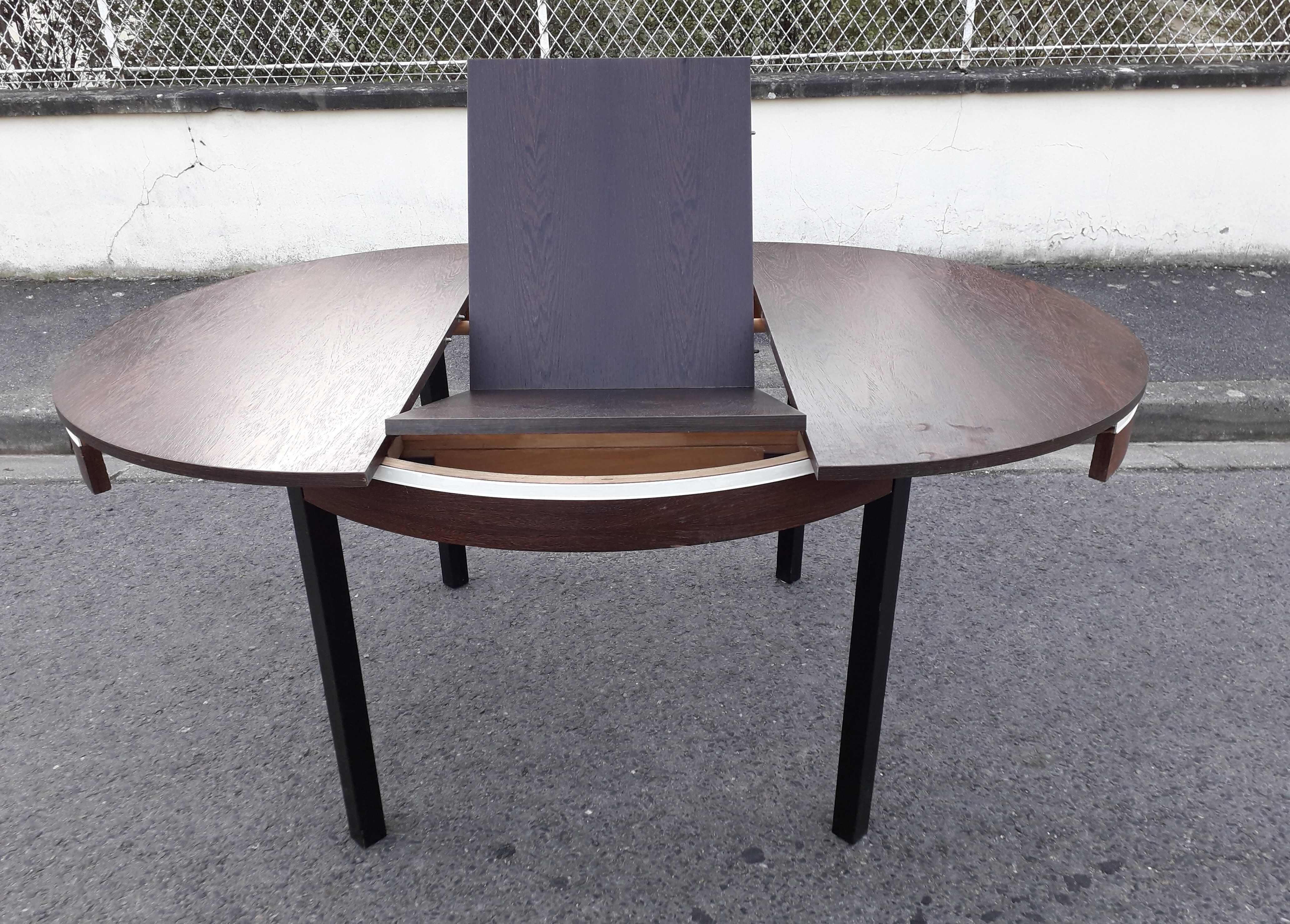 Round table expandable years 70