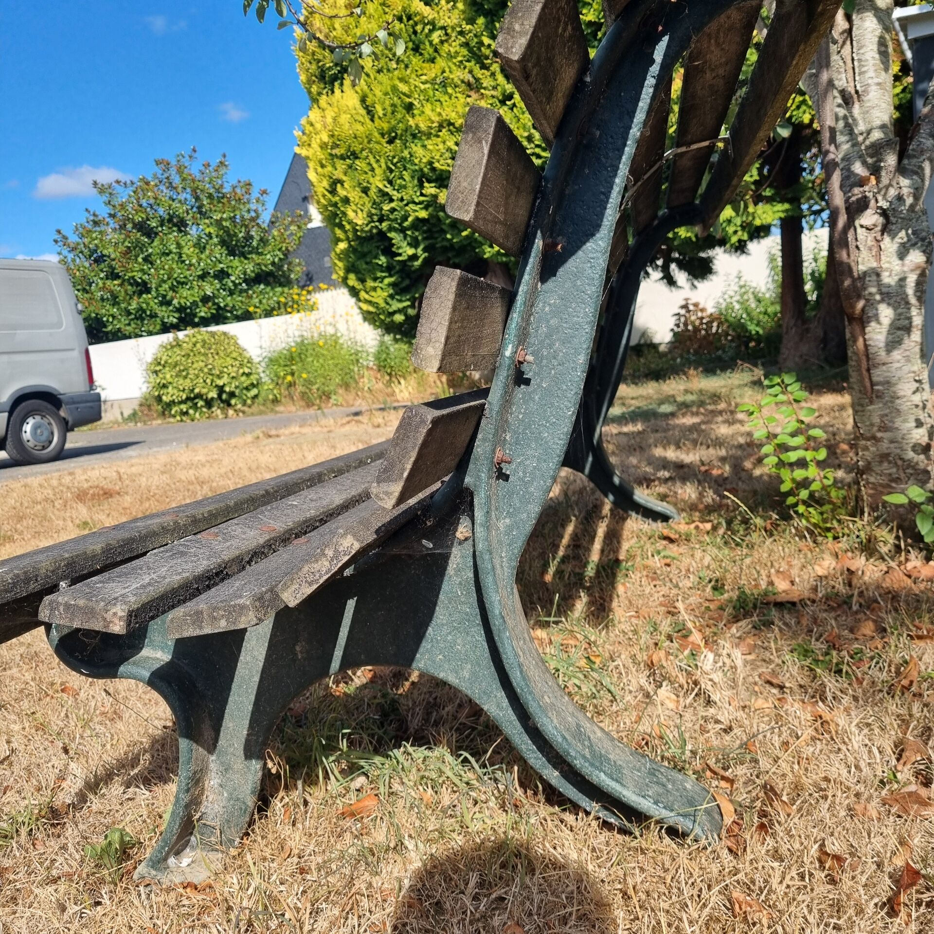 Banc fonte et bois, ancien banc public
