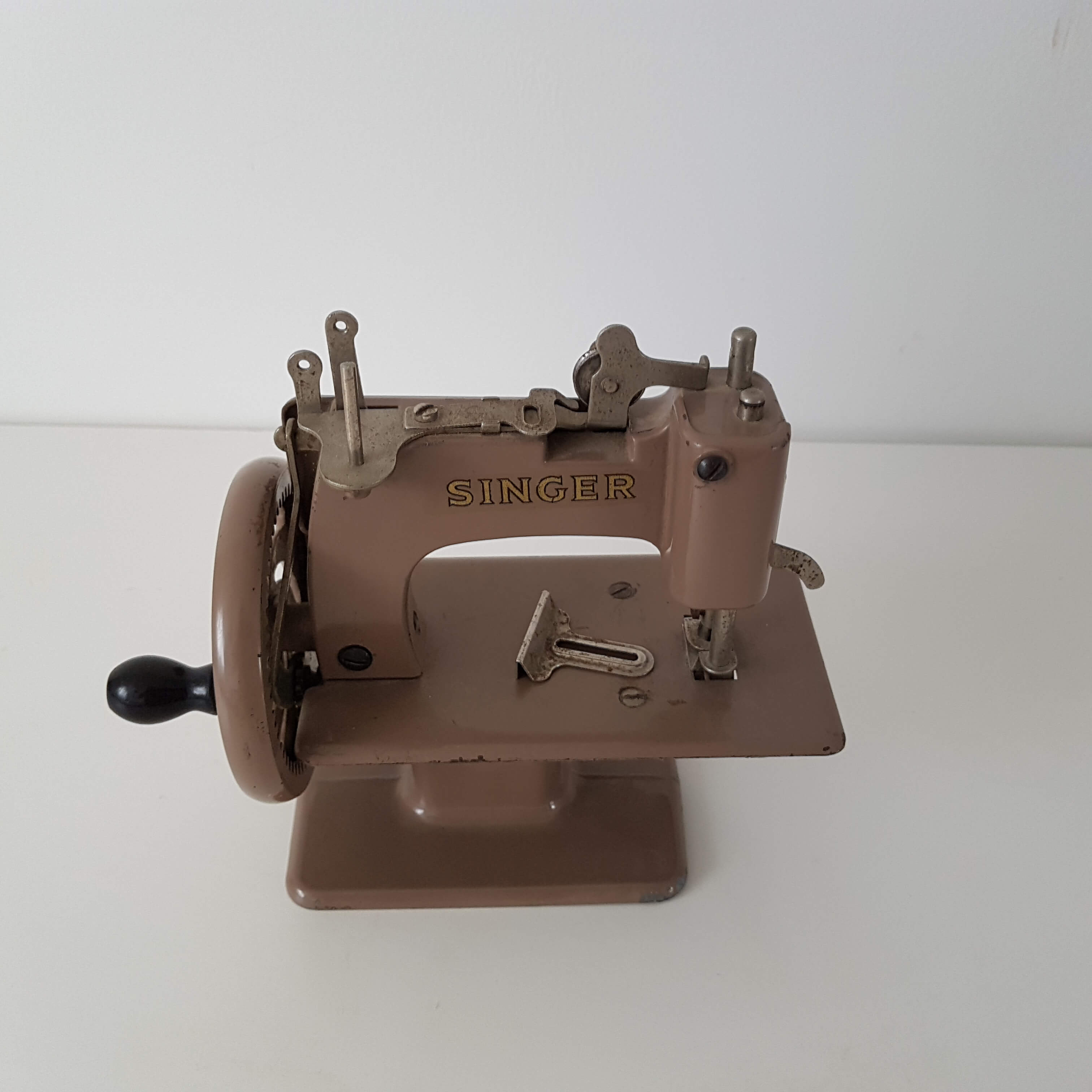Singer old miniature sewing machine