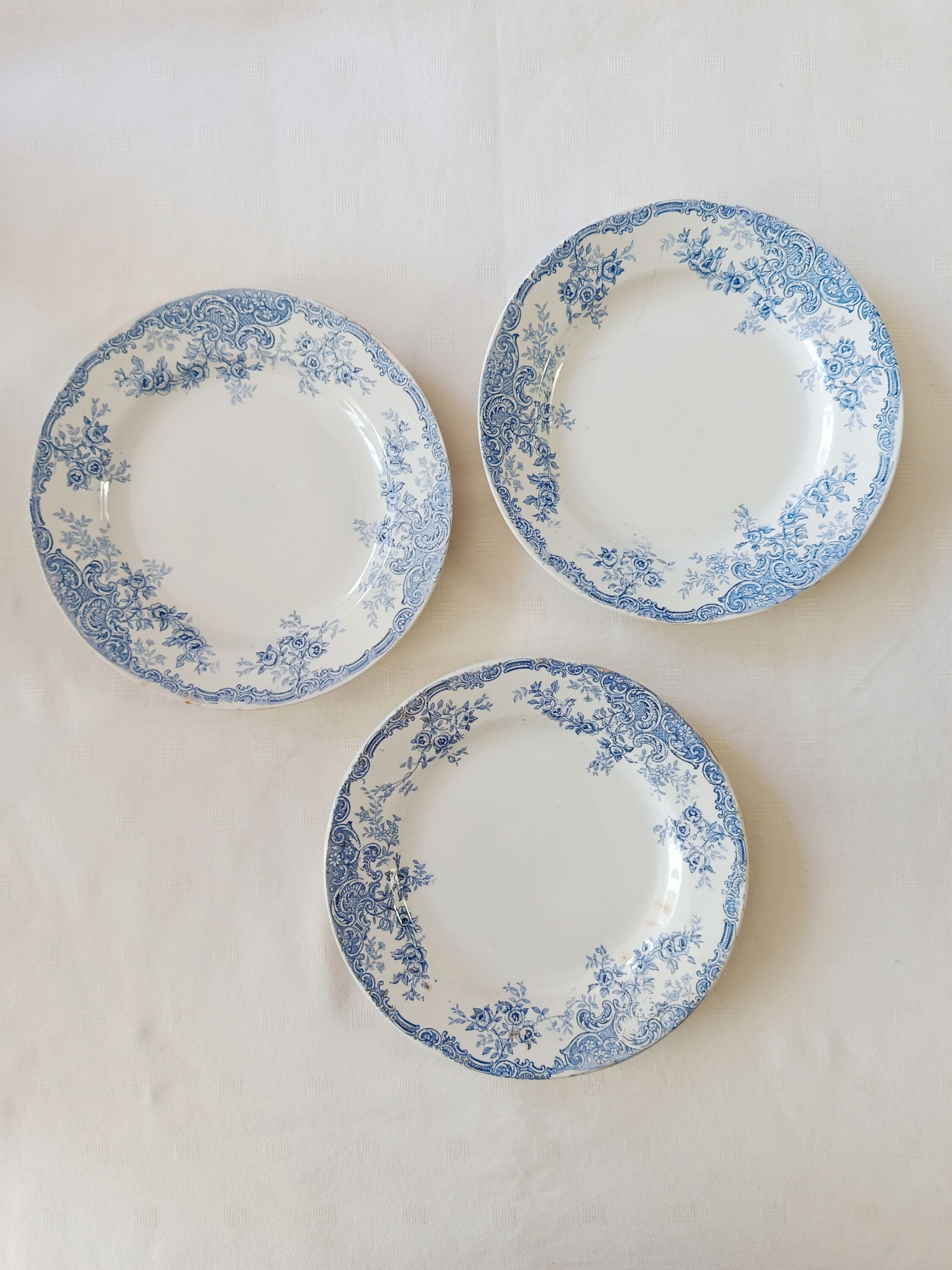 Set of 3 dessert plates in Nimy ironstone.