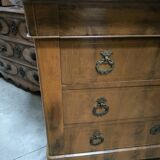 Restoration period chest of drawers in flamed walnut