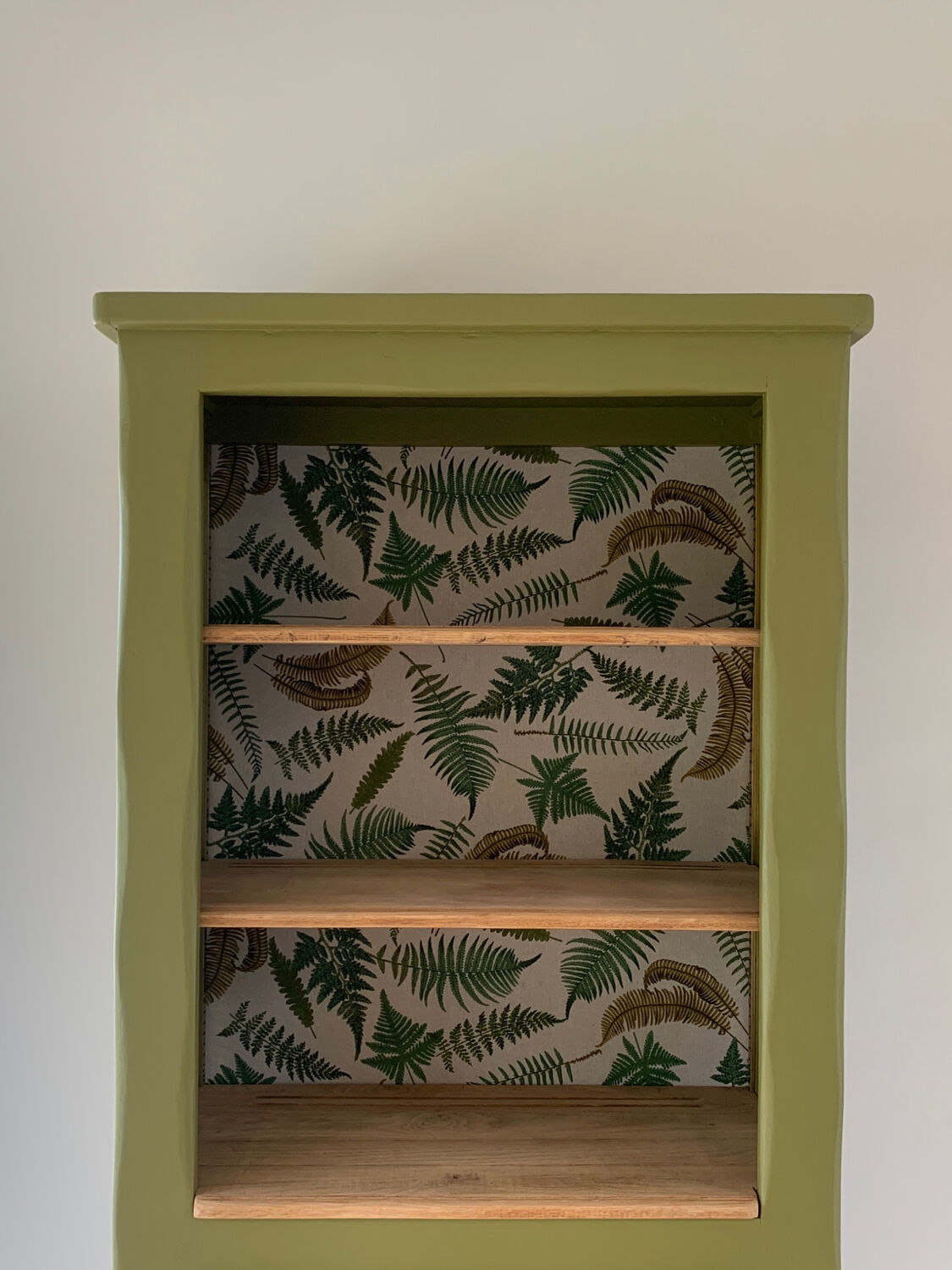 Meuble de rangement vintage en bois vert