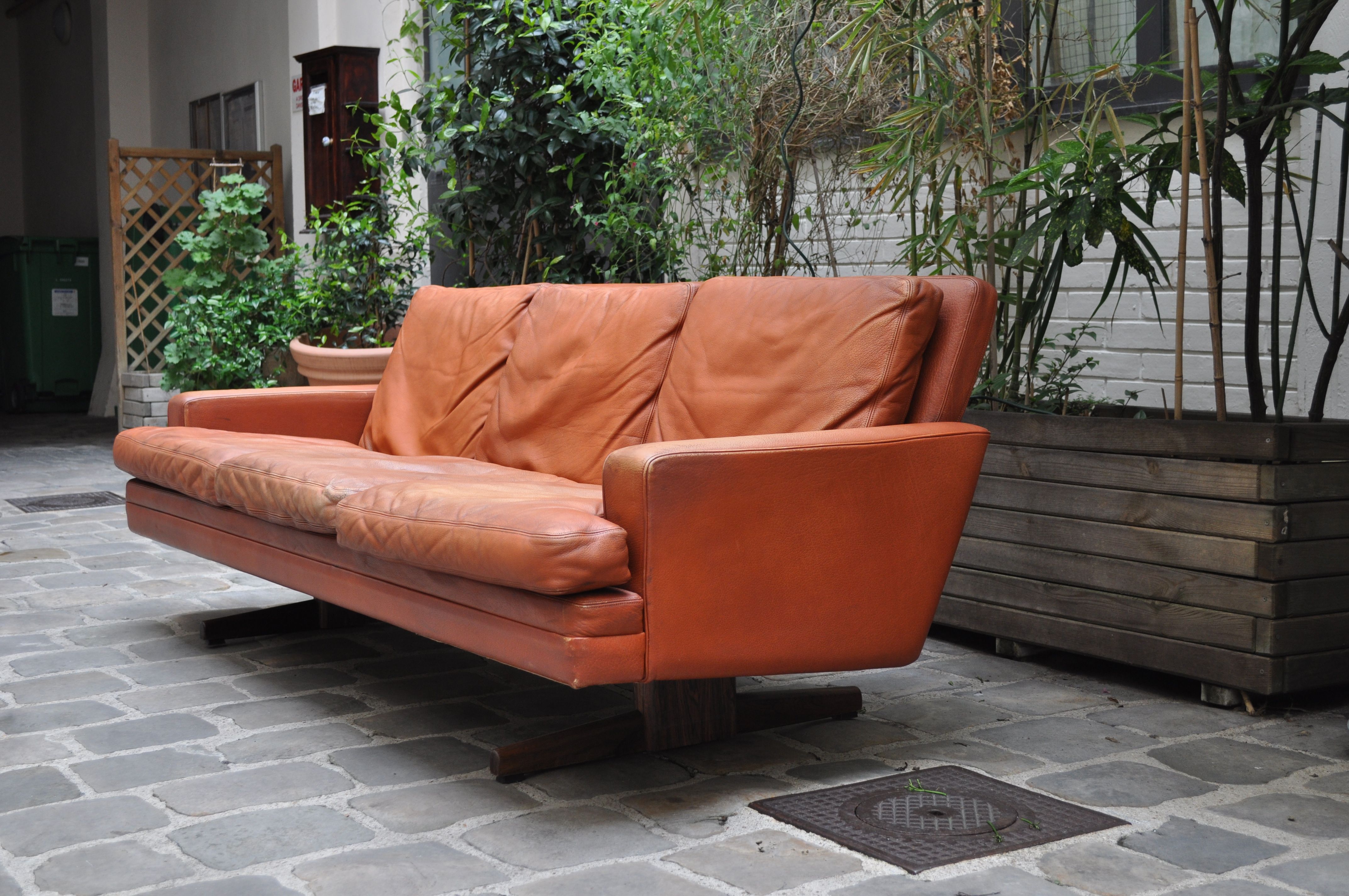 Scandinavian leather and Rosewood sofa Fredrik Kayser 1965, 3 seater