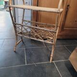 Porte revue en rotin vintage