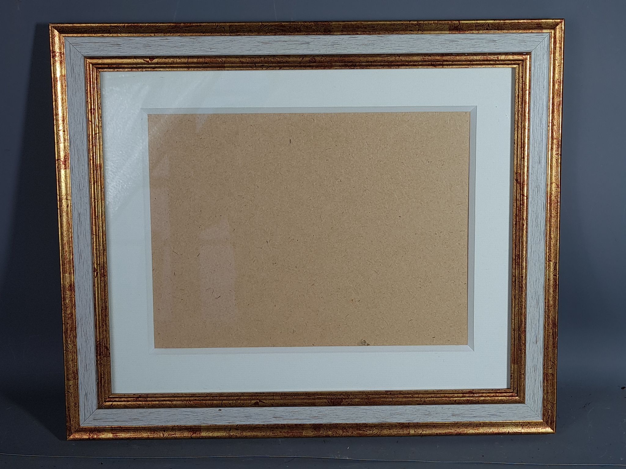Frame gilded wood gold leaf 35,5x29,5 cm, foliage 30,5x24,5 cm + SB glass