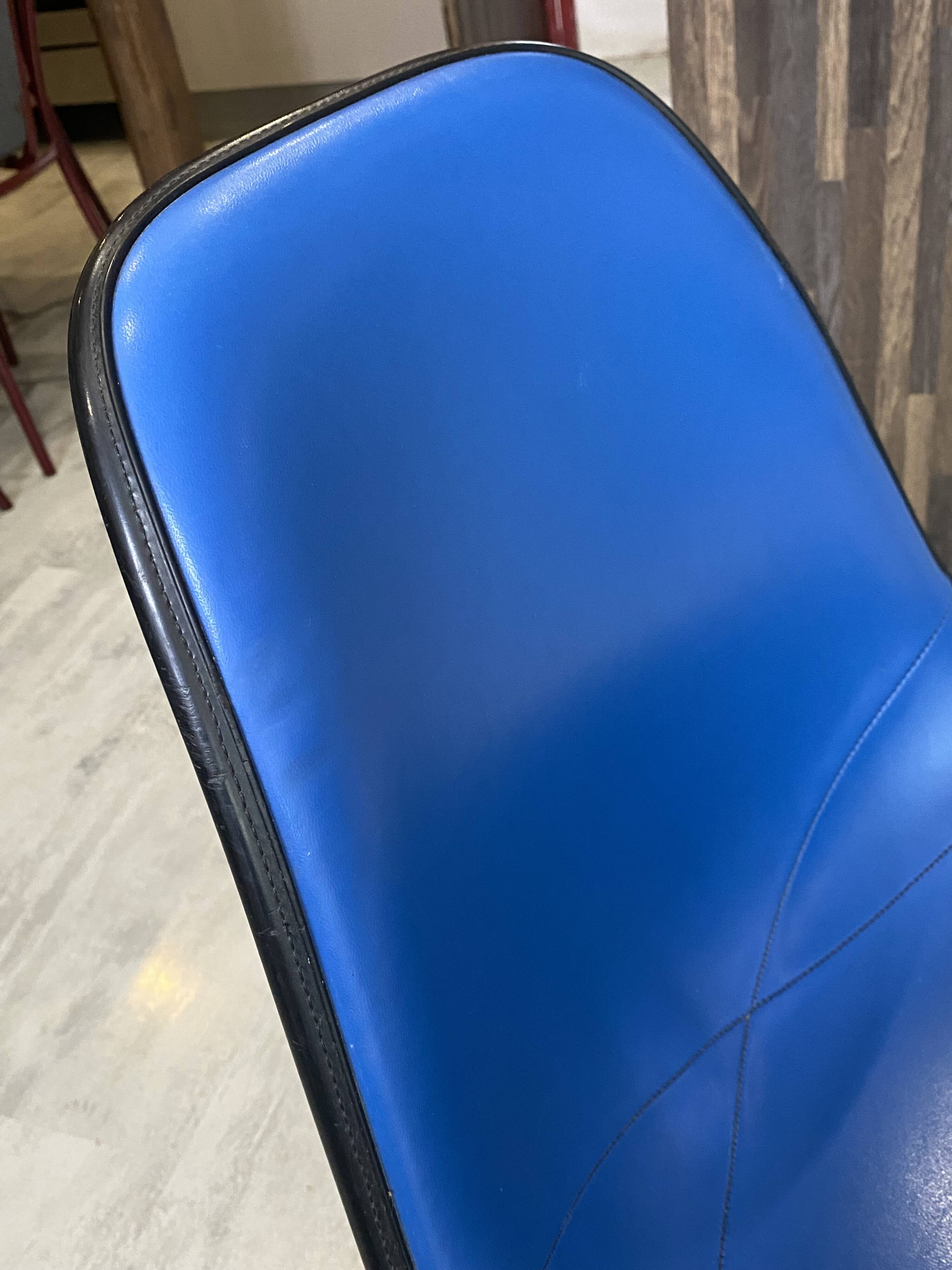 Eames Herman Miller vintage 70s blue vinyl fiberglass chair