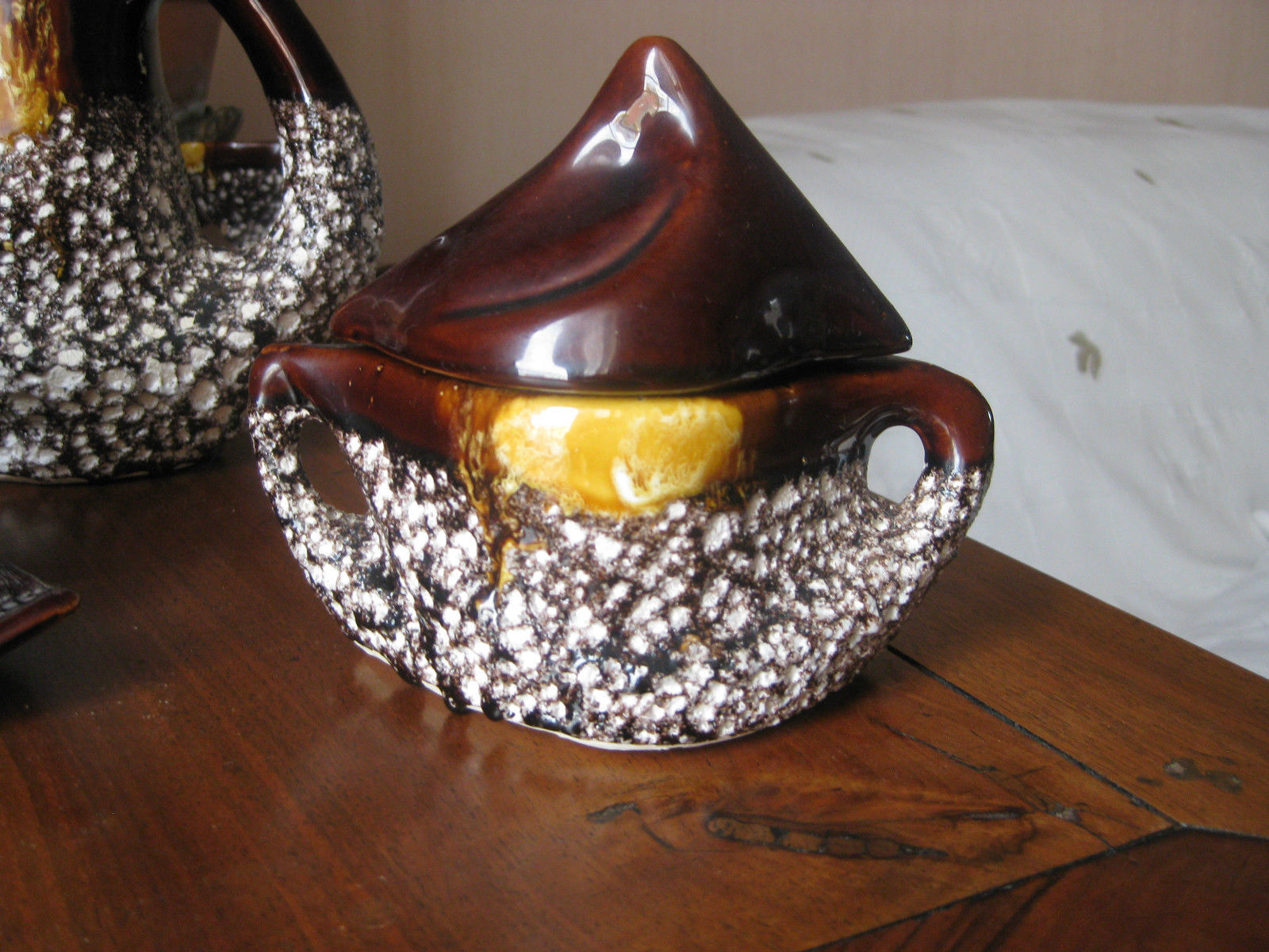 Service coffee a Vintage modernist Fat lava Brown