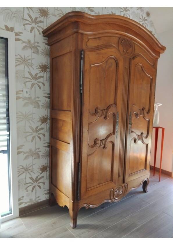 Antique wardrobe from the late 19th century, fully restored in 1989.