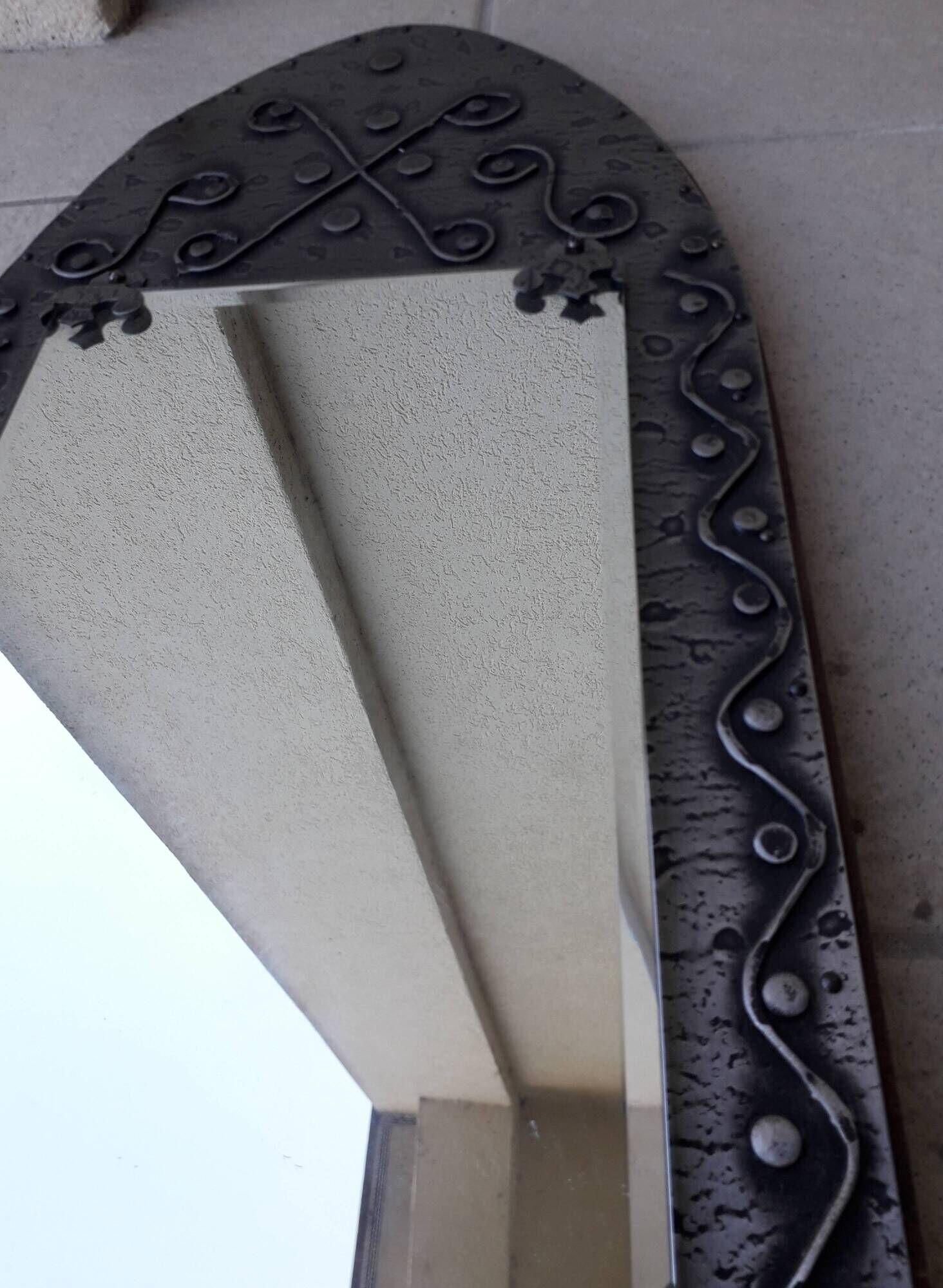Miroir en bois et métal style médiéval