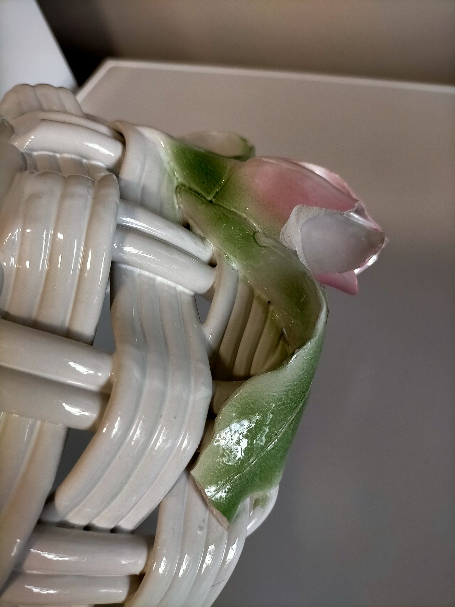 Plat en céramique tressée