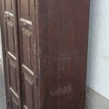 Ancienne armoire en bois foncée