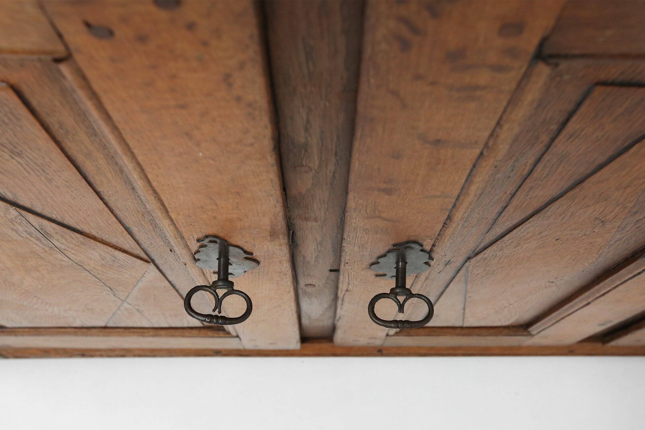 Early 18th Century Vitrine Cabinet in oak, Germany