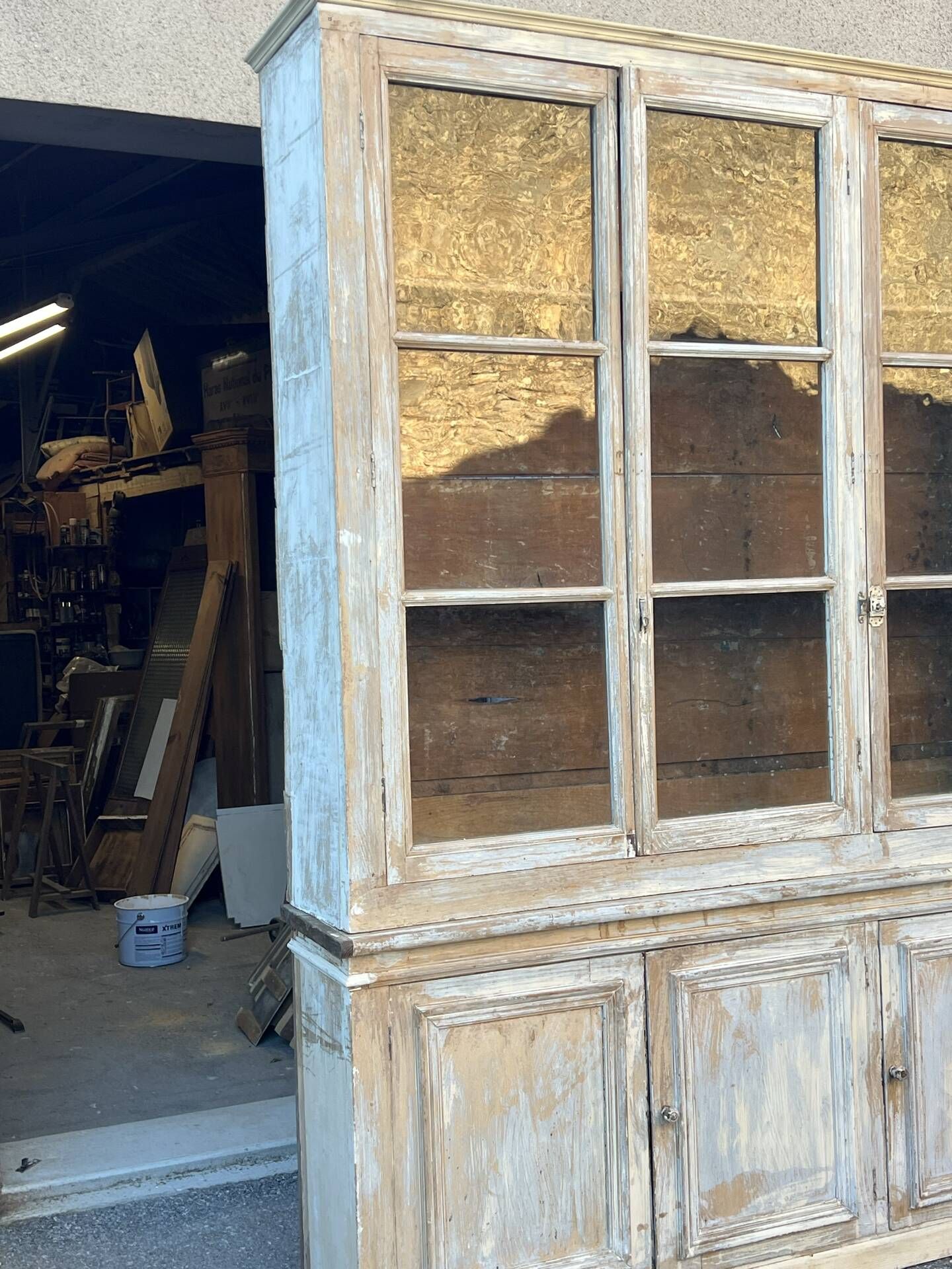 Confectioner's display case