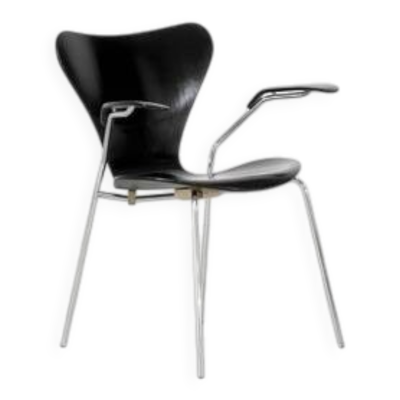 Chaise modèle '' 3207 '' par Arne Jacobsen pour Fritz Hansen, Danemark.