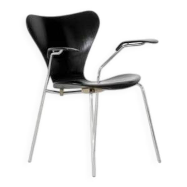 Chaise modèle '' 3207 '' par Arne Jacobsen pour Fritz Hansen, Danemark.