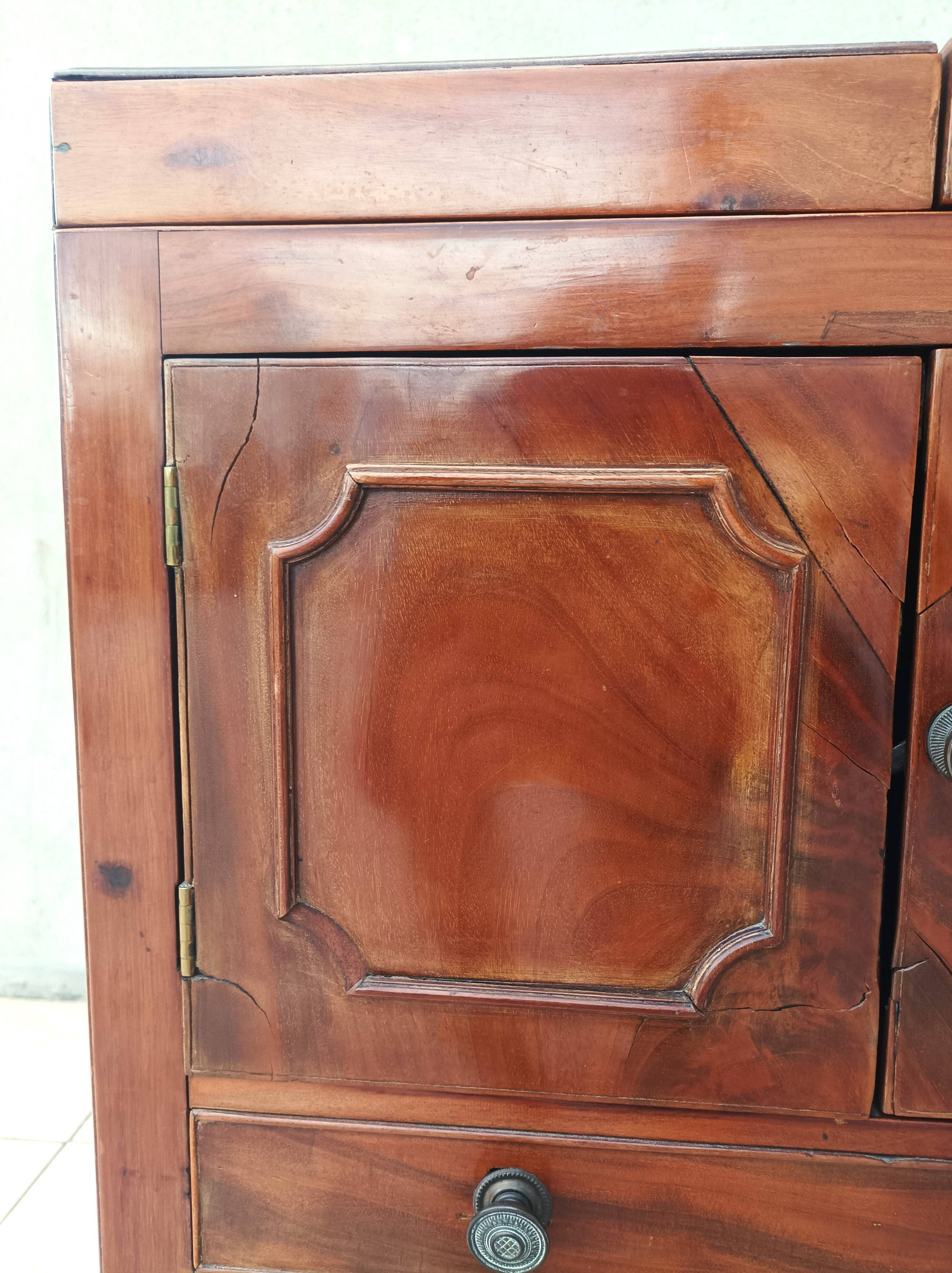 Meuble de barbier ou bar anglais en acajou