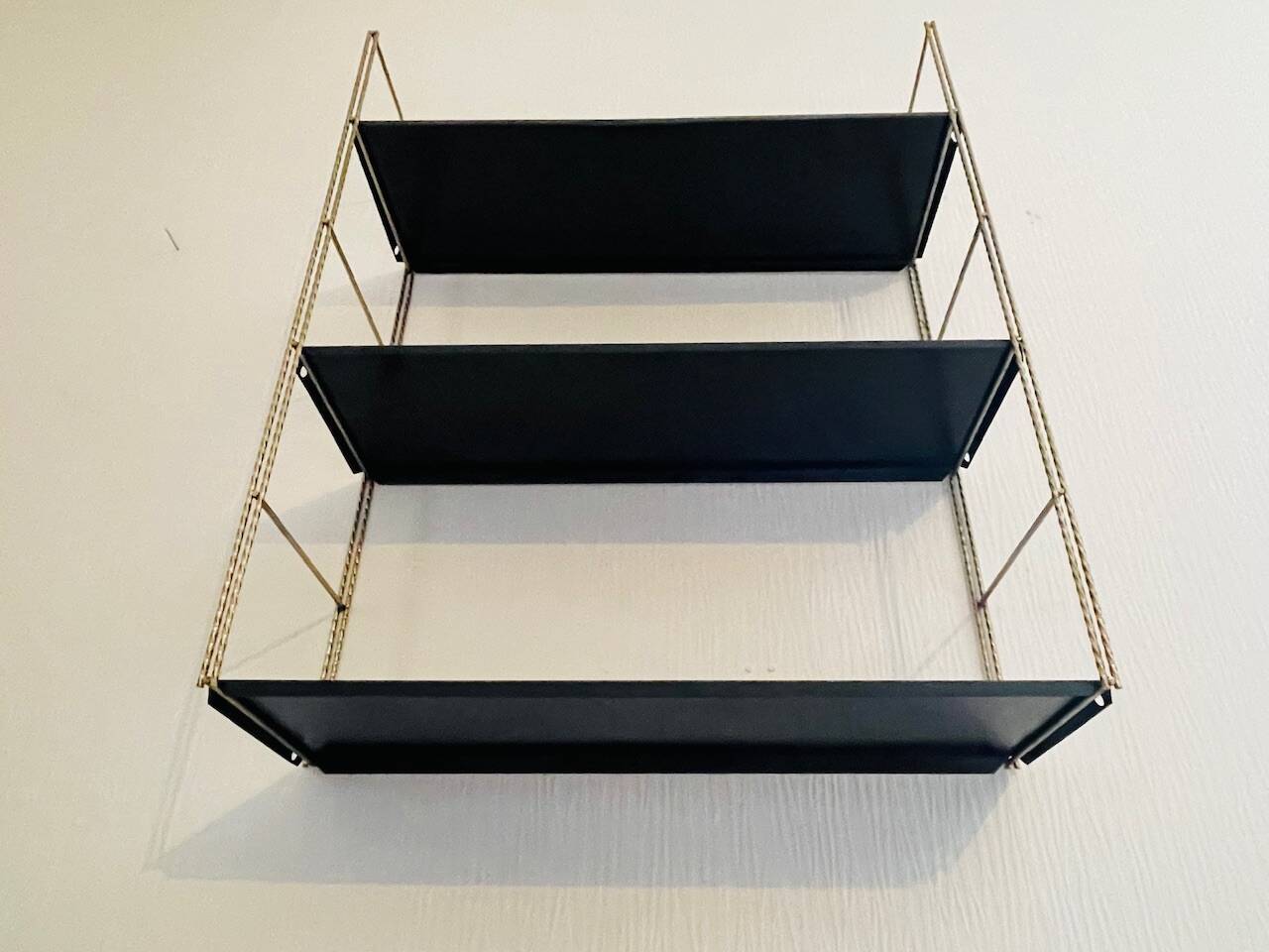 Adjustable vintage wall shelf in black metal and brass