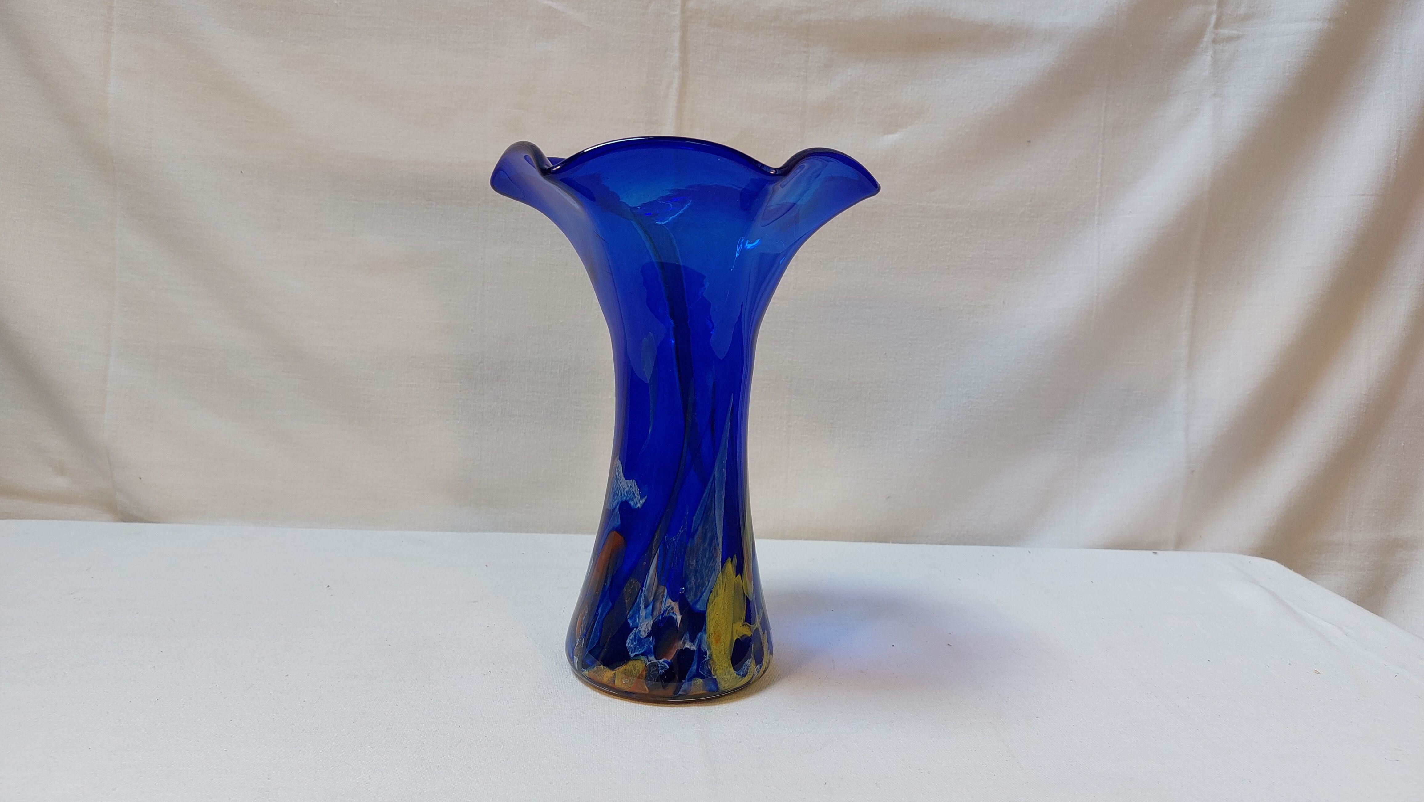 Vase Tulipe vintage en verre d'art soufflé à la main bleu Cobalt style Murano